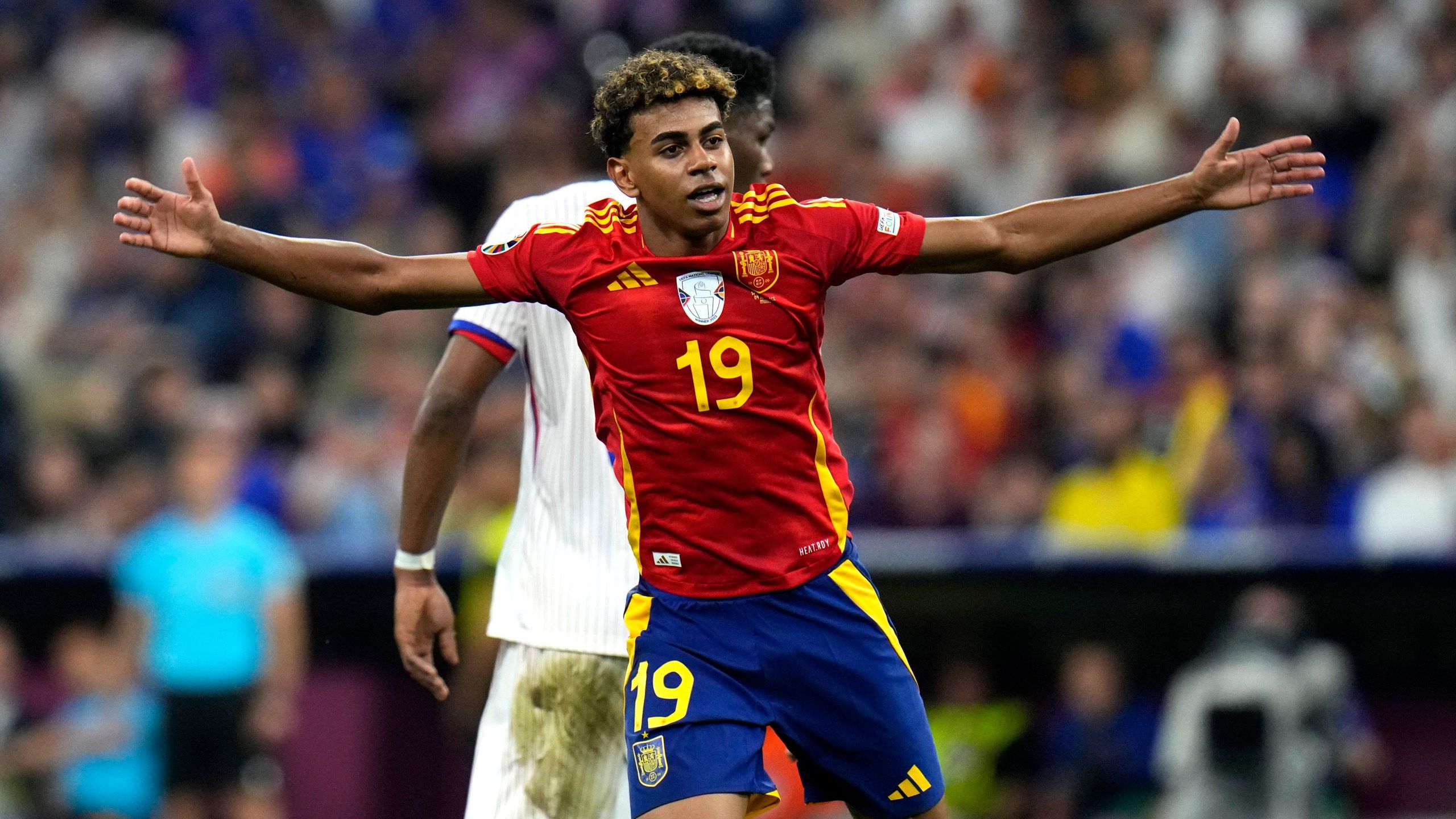 2560x1440 Report: Father of Spain forward Lamine Yamal hospitalized after being stabbed near Barcelona