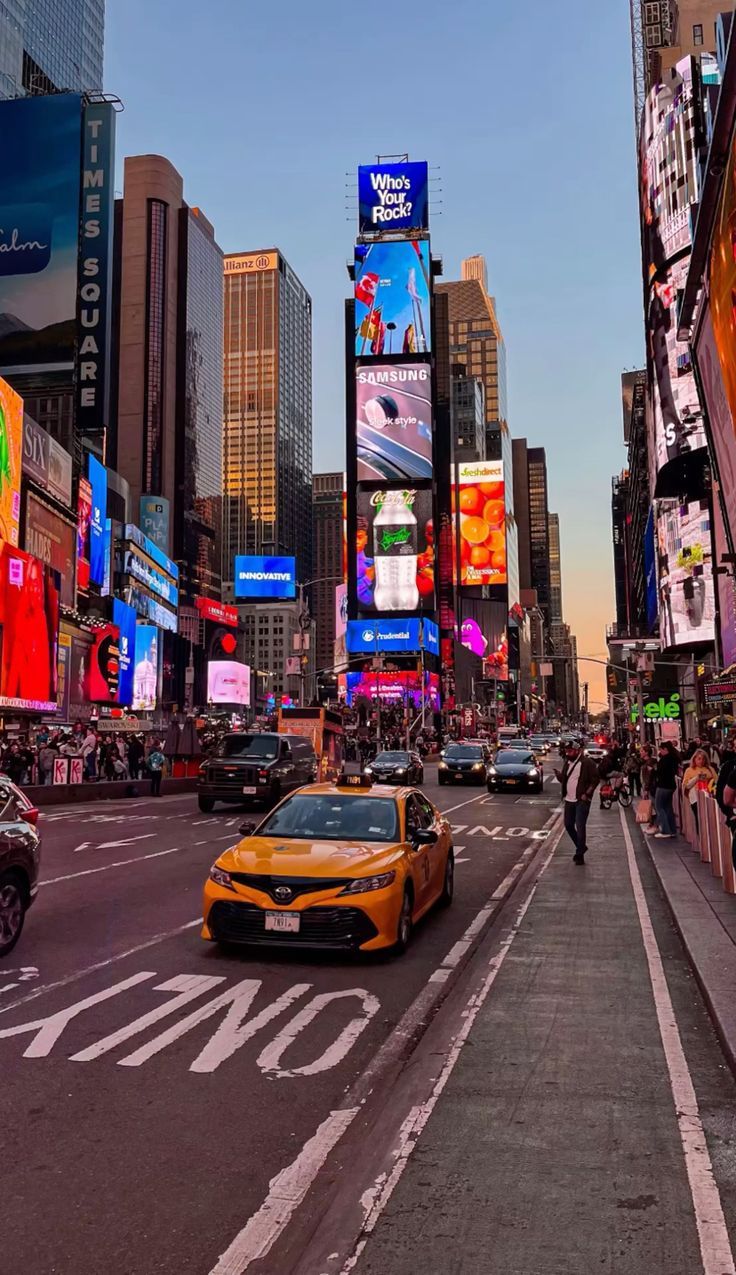736x1275 Lenovo Thinkpad E14 Gen 1 A City Street Filled With Lots Of Traffic And Tall Buildings Covered In Billboards