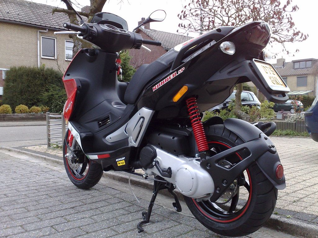 1024x768 Gilera Runner SP50 Diagonal rear left. Martijn de Vries