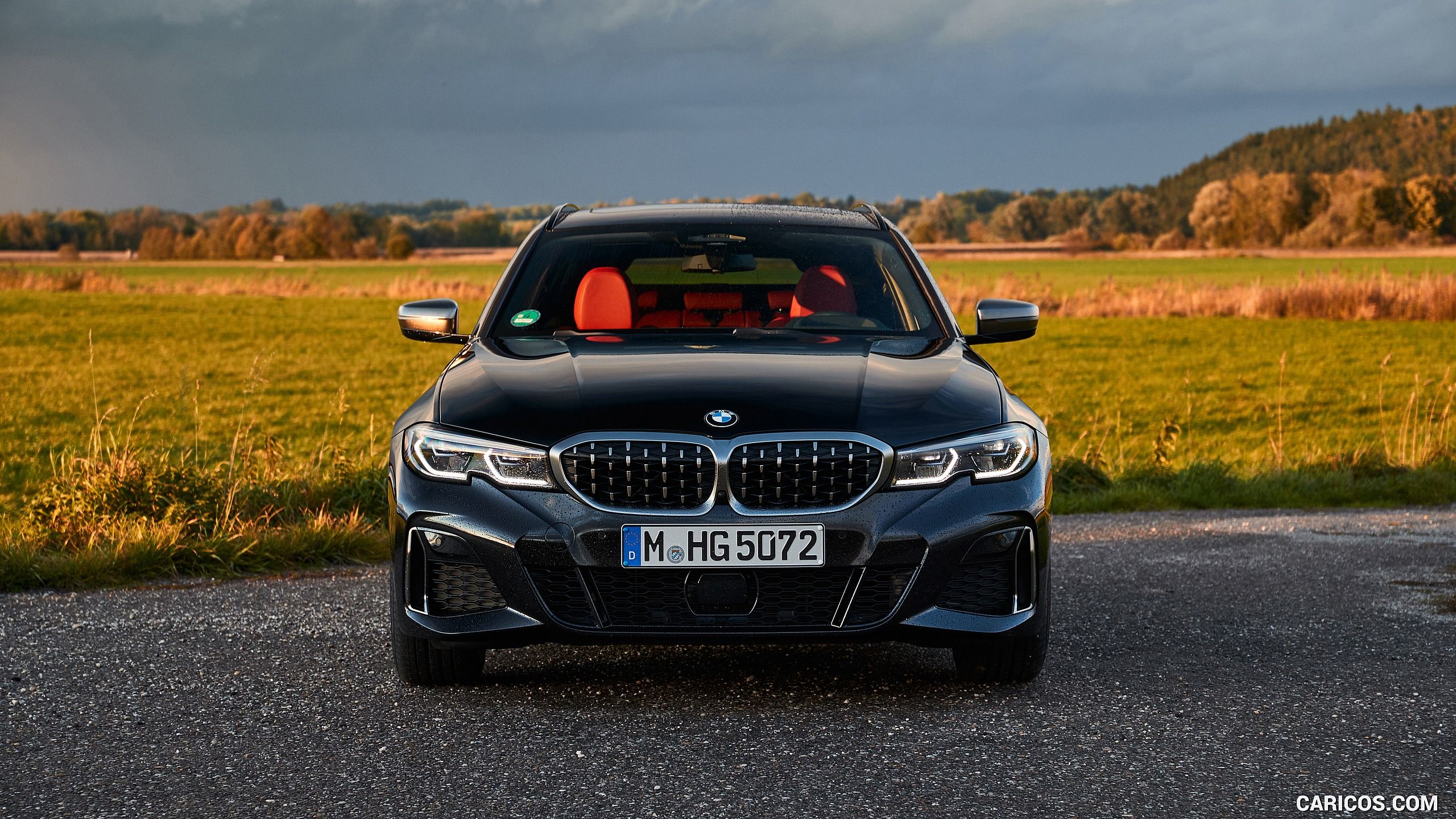 2560x1440 BMW M340i xDrive Touring (Color: Black Sapphire Metallic)