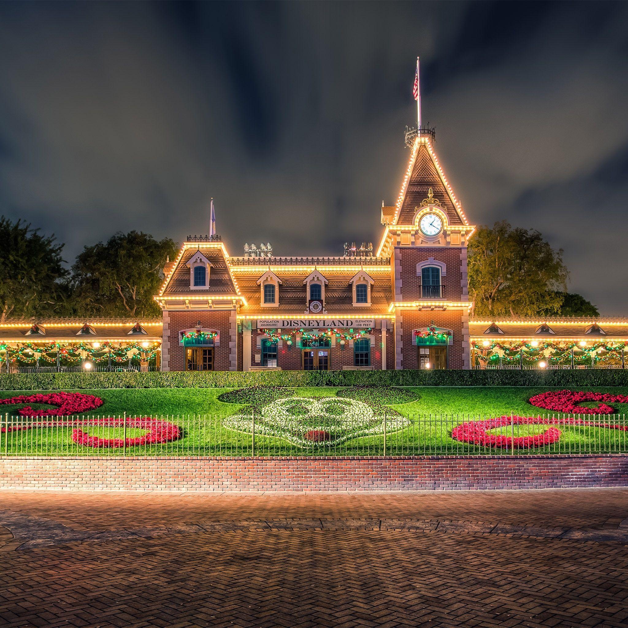2048x2048 Disneyland Street, U.S.A. Railroad