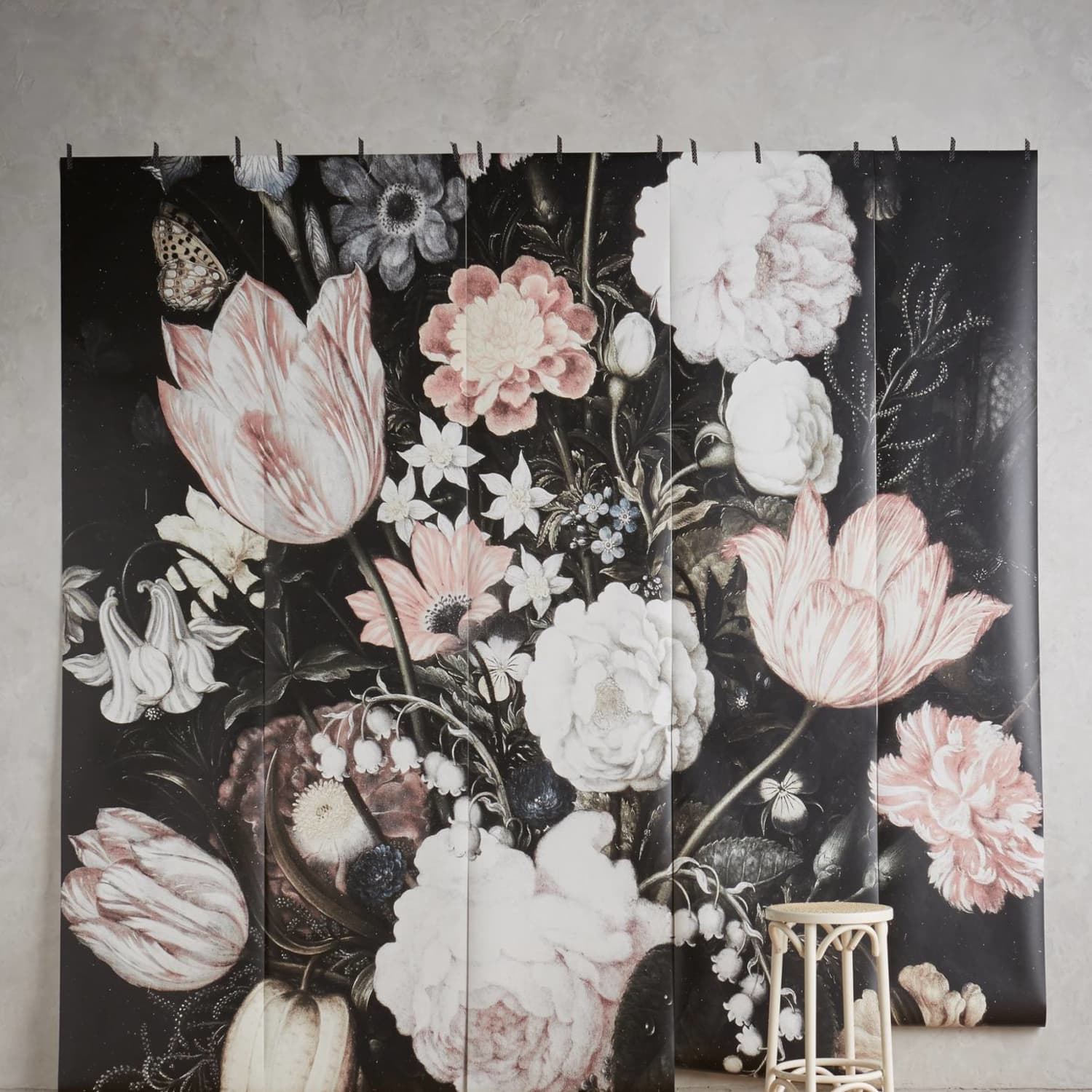1500x1500 Not For Shrinking Violets: Where to Buy Big, Beautiful, Dramatic Floral Wallpaper