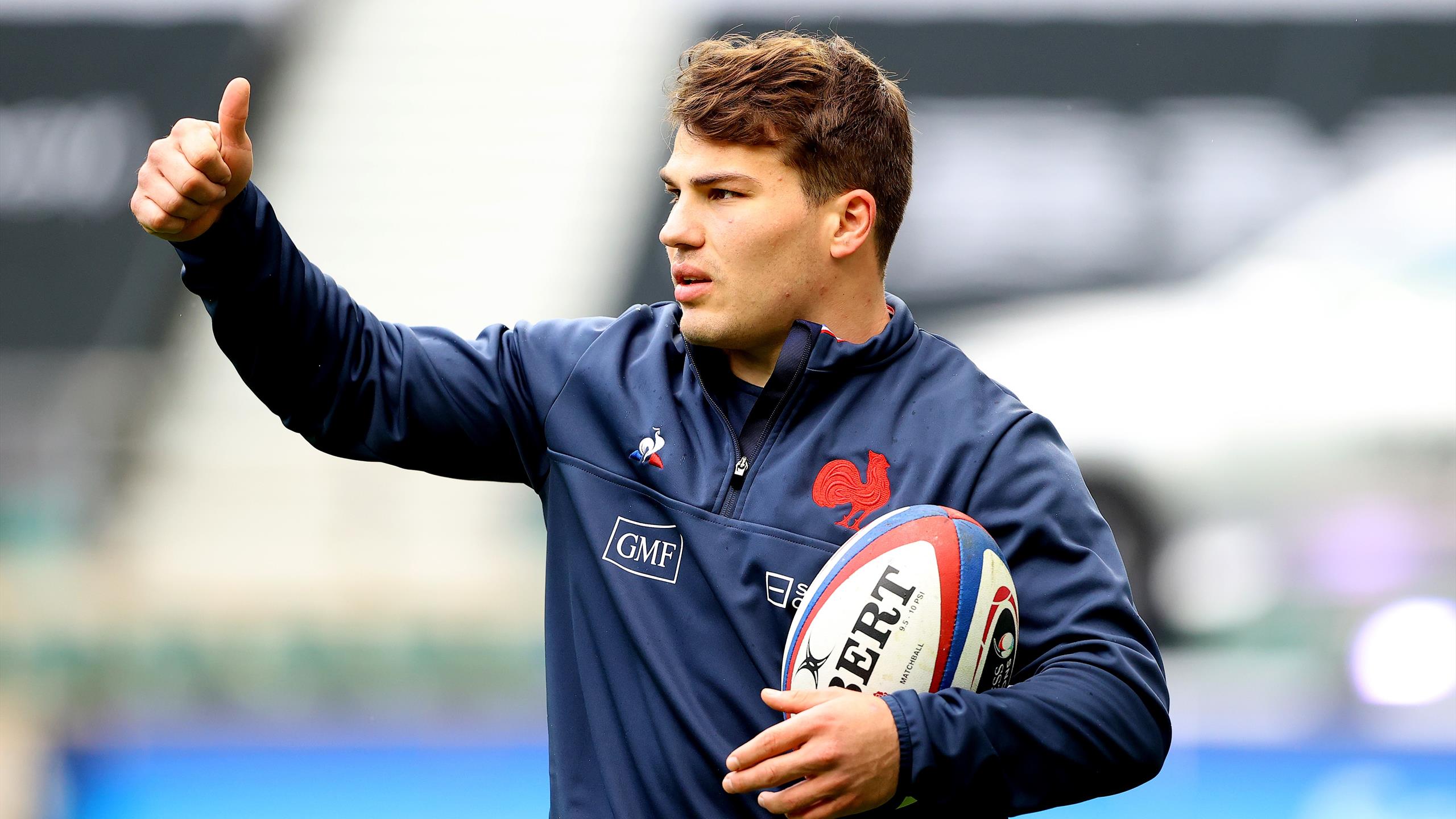 2560x1440 French Interior Minister Antoine Dupont Wins Best Player & Best French International Awards For The 2020 2021 Season. Does This Inch Him Towards World Rugby XV's Best Player ?