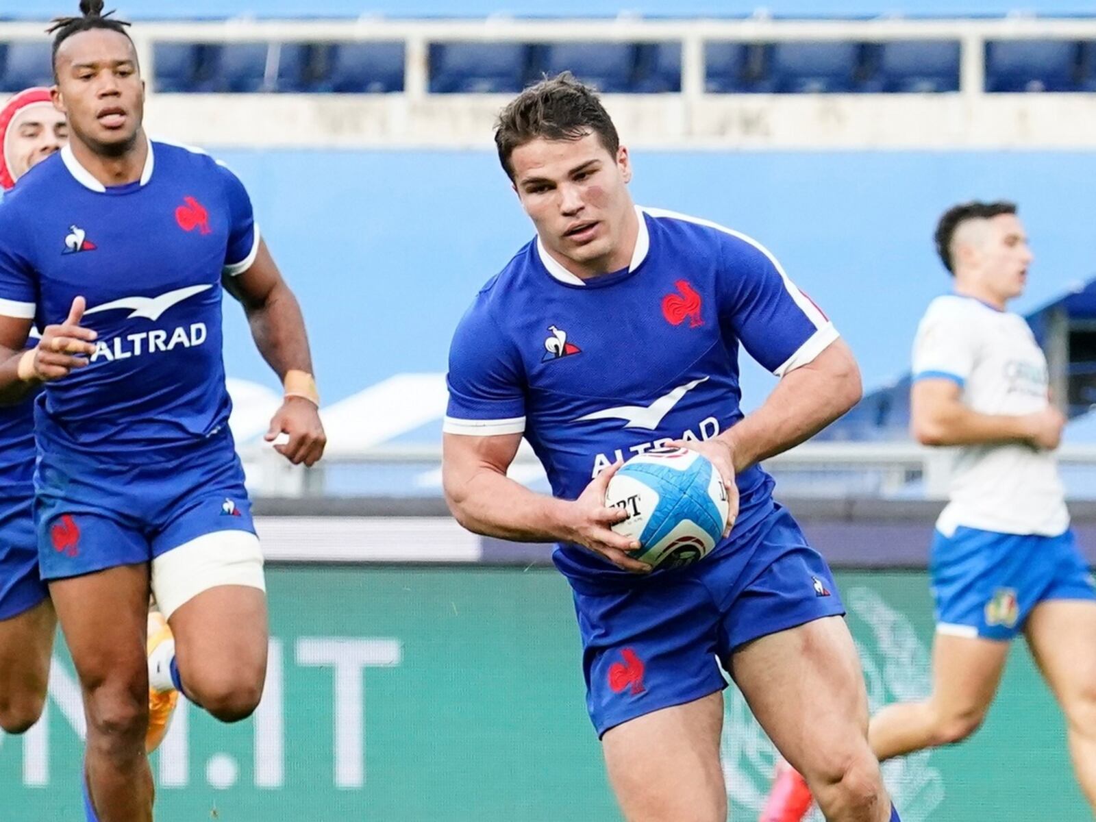 1600x1200 Antoine Dupont and France lay down early Six Nations marker