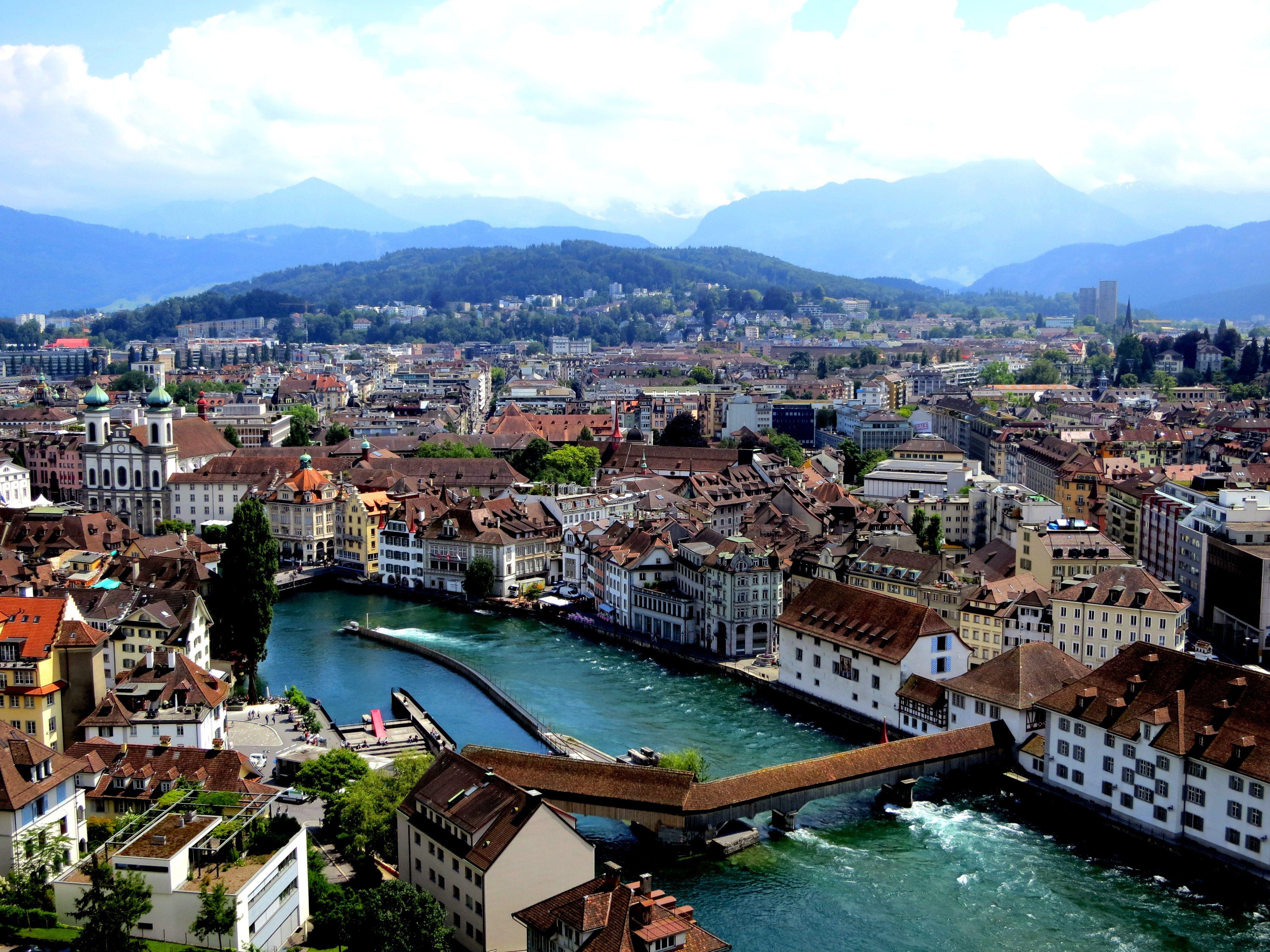 Швейцария маленькая страна. Швейцария столица Берн. Швейцария столица Цюрих. Люцерн Швейцария. Люцерн город в Швейцарии.