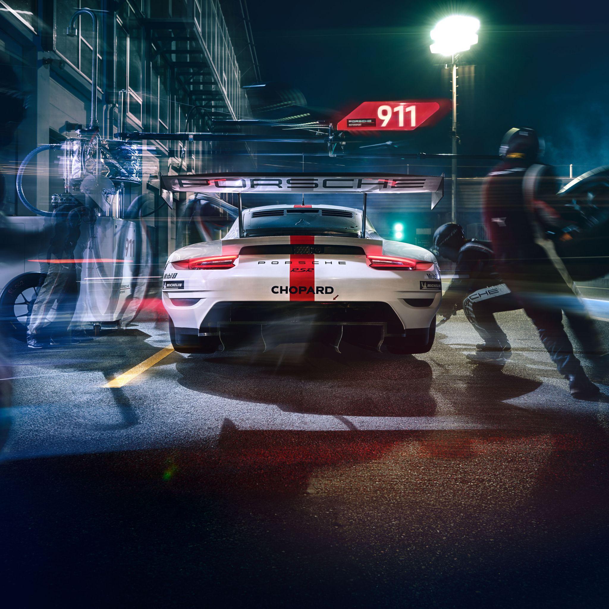 2048x2048 Porsche 911 RSR