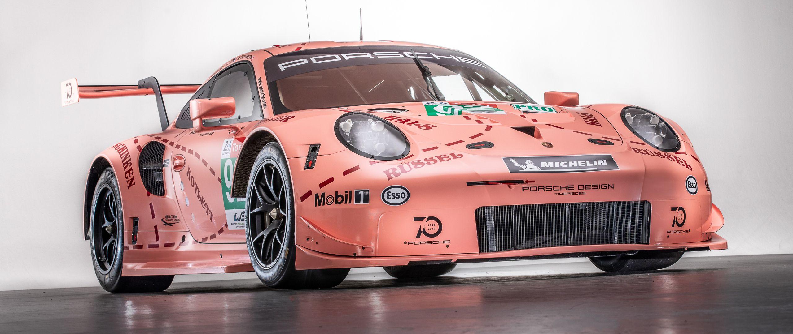 V2 rsr porsche design. Porsche 911 Pink. Porsche 911 RSR Fujimi. Porsche 911 Pink ливрея. Порш гоночный розовый.