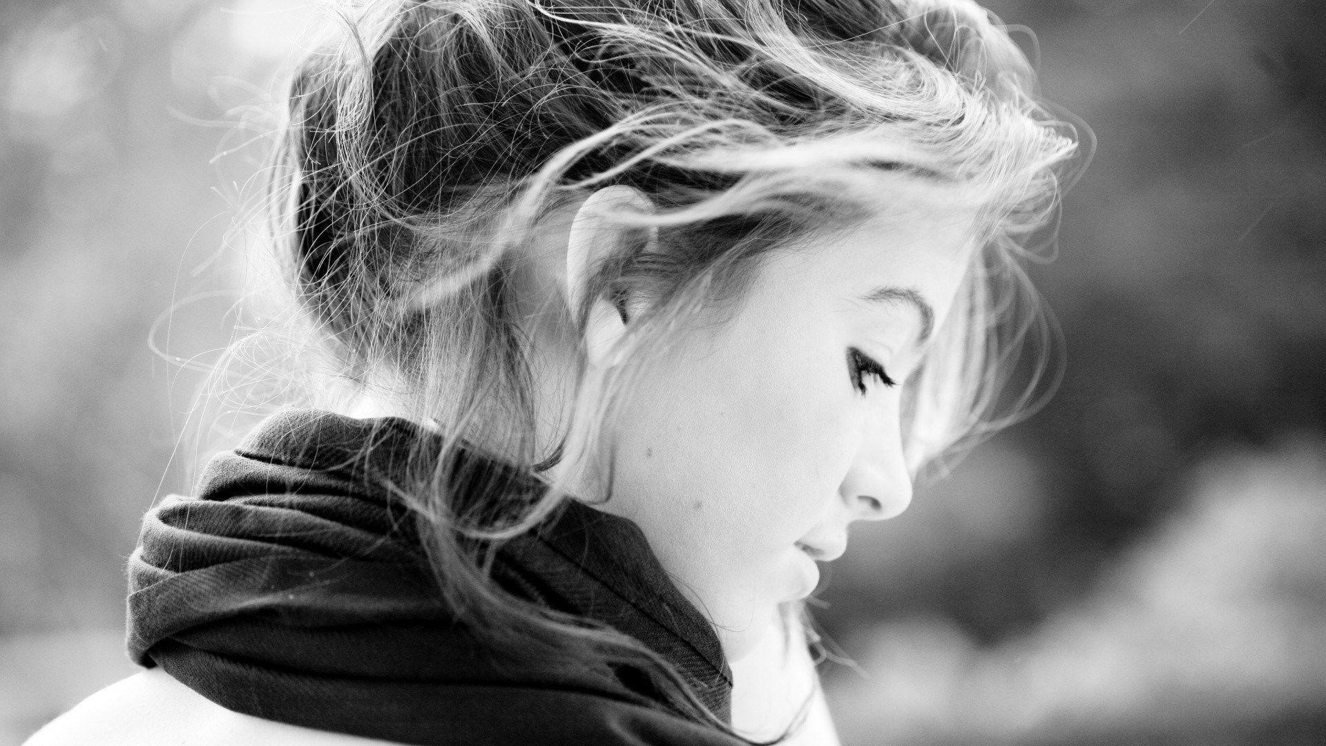 1920x1080 Zendha: Black And White Wallpaper Girl