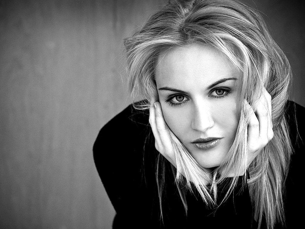1024x768 Black And White Portrait Photography Wallpaper HD Widescreen