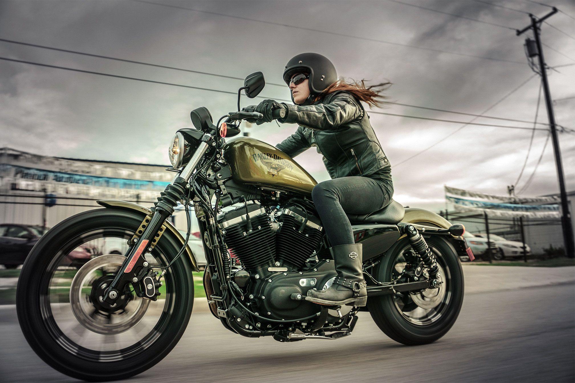 iron 883 with white walls