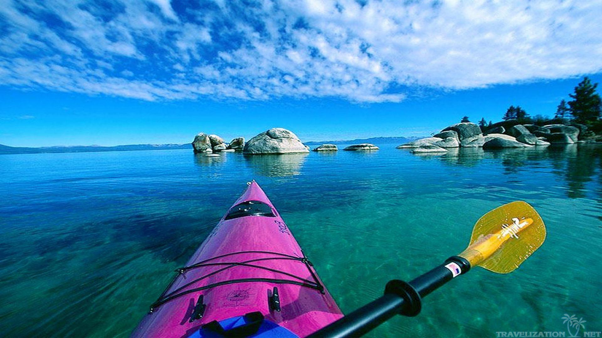 Reflection - Chiêm ngưỡng những bức ảnh kayak tuyệt đẹp phản chiếu trên mặt nước trong xanh. Hình ảnh này sẽ khiến bạn cảm thấy sự bình yên và sự lắng đọng trước thiên nhiên hùng vĩ và tuyệt đẹp.