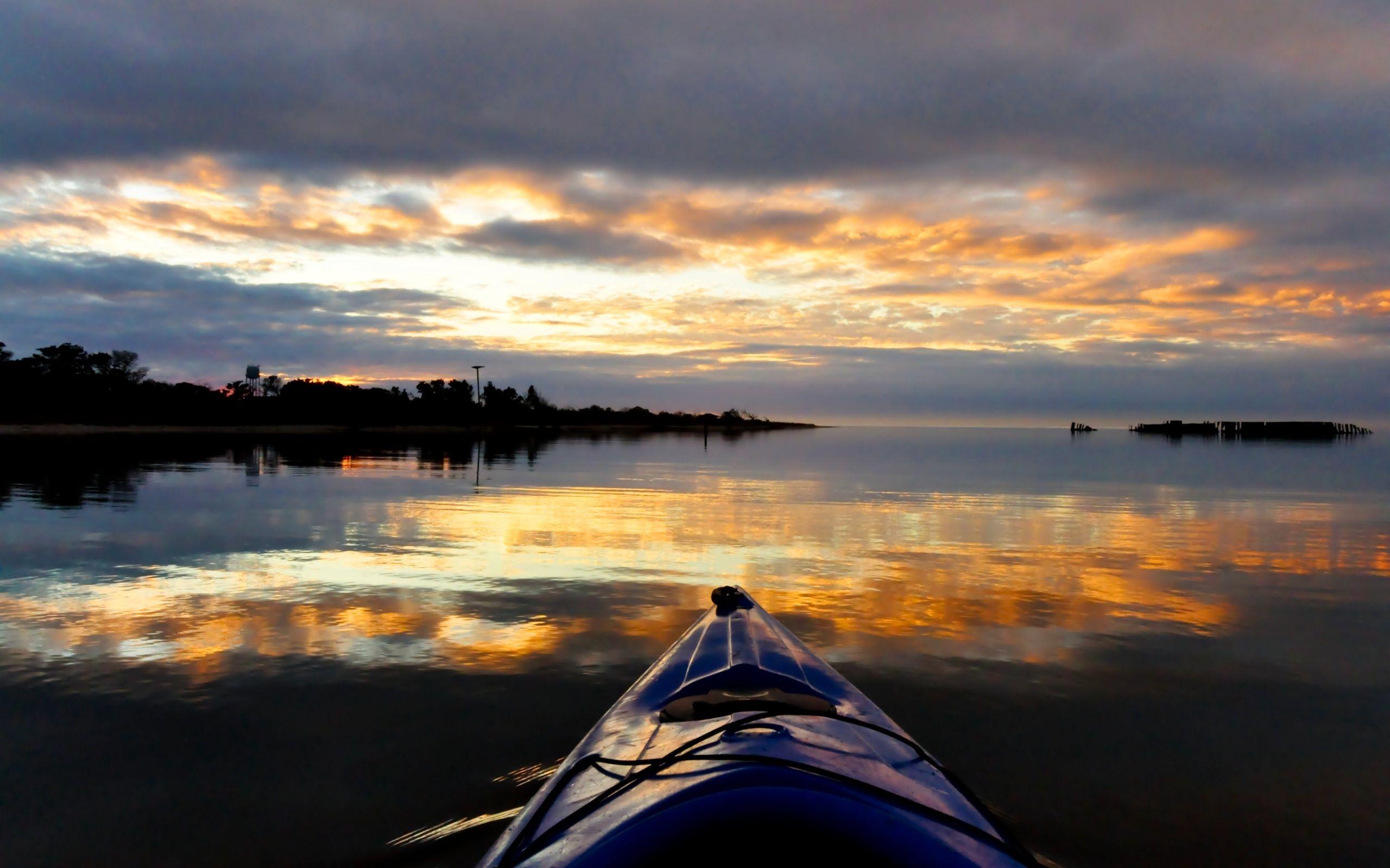 Không gian desktop của bạn chưa thể hoàn thiện mà thiếu đi những hình nền đáng yêu về kayak. Chỉ cần một bức ảnh về chèo thuyền trong thiên nhiên đầy màu sắc là bạn có thể tìm được khoảnh khắc thoải mái và thư giãn.