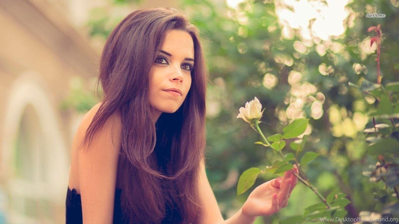 1366x768 Sweet Girl With Long Hair Wallpaper Girl Wallpaper Desktop