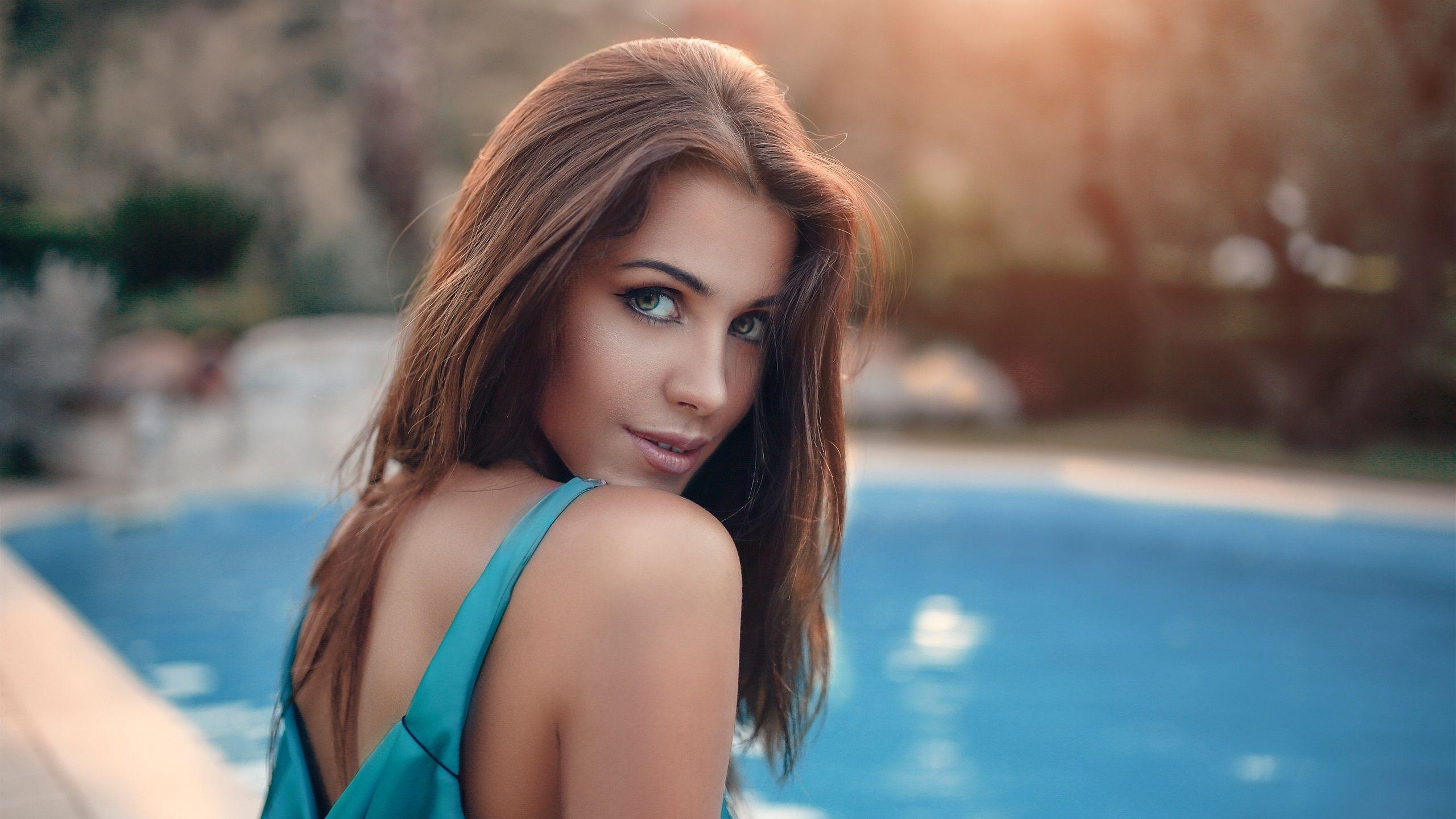 2560x1440 Wallpaper Sweet girl look back, pool, sun 2560x1600 HD Picture, Image