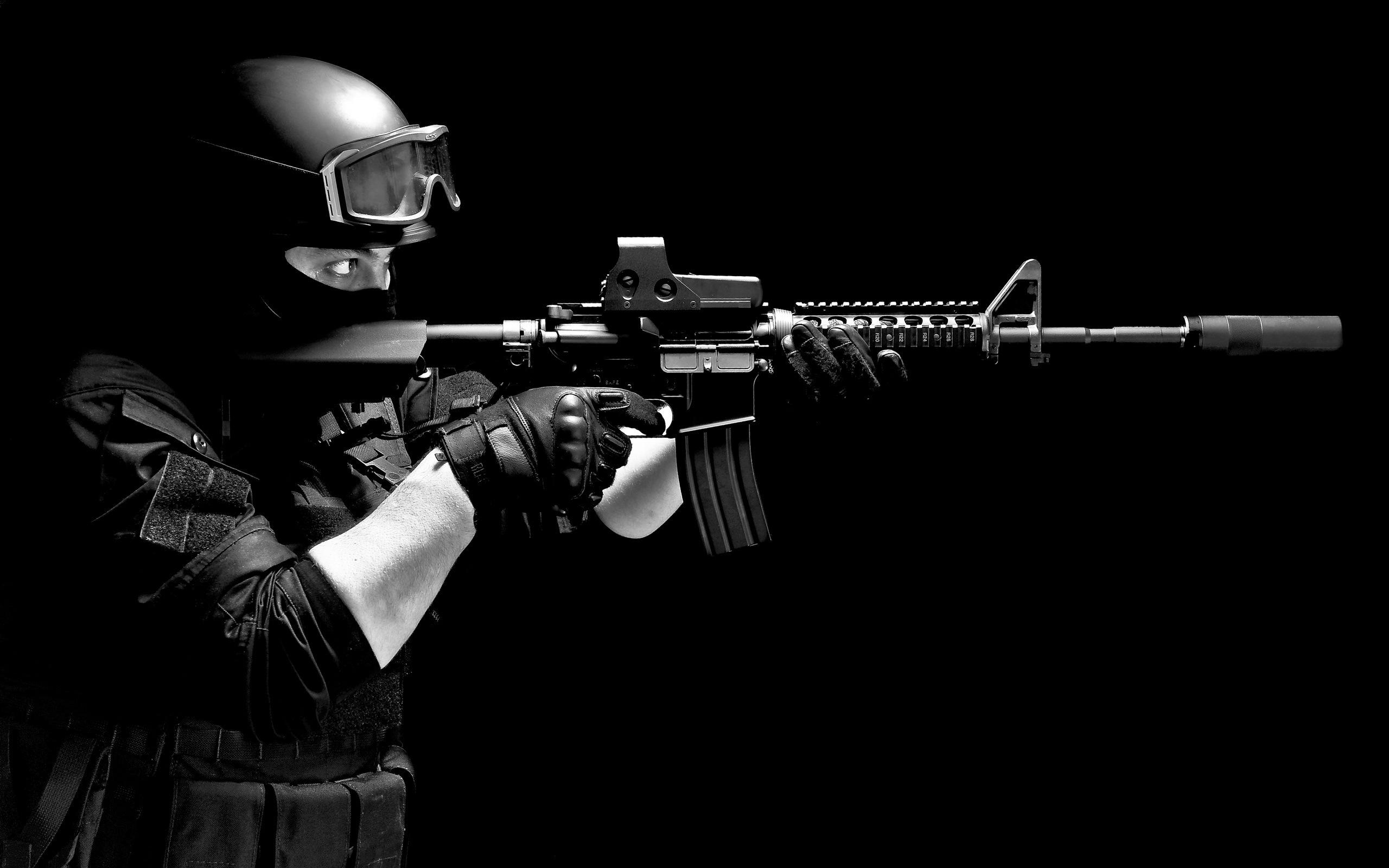 2560x1600 Black Commando Wallpaper