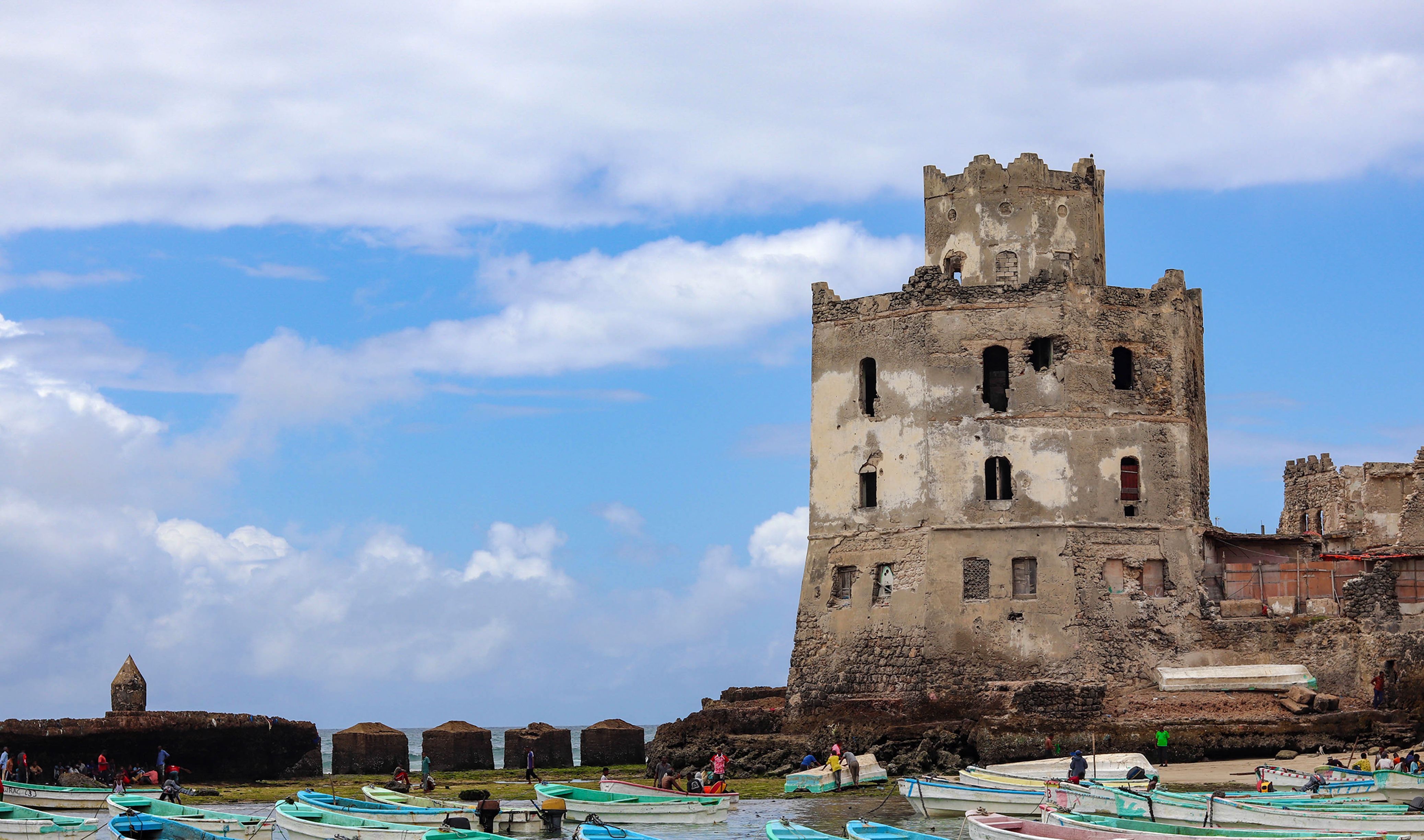 4150x2449 Fishing Boats and Old Ruin in Mogadishu, Somalia · Free