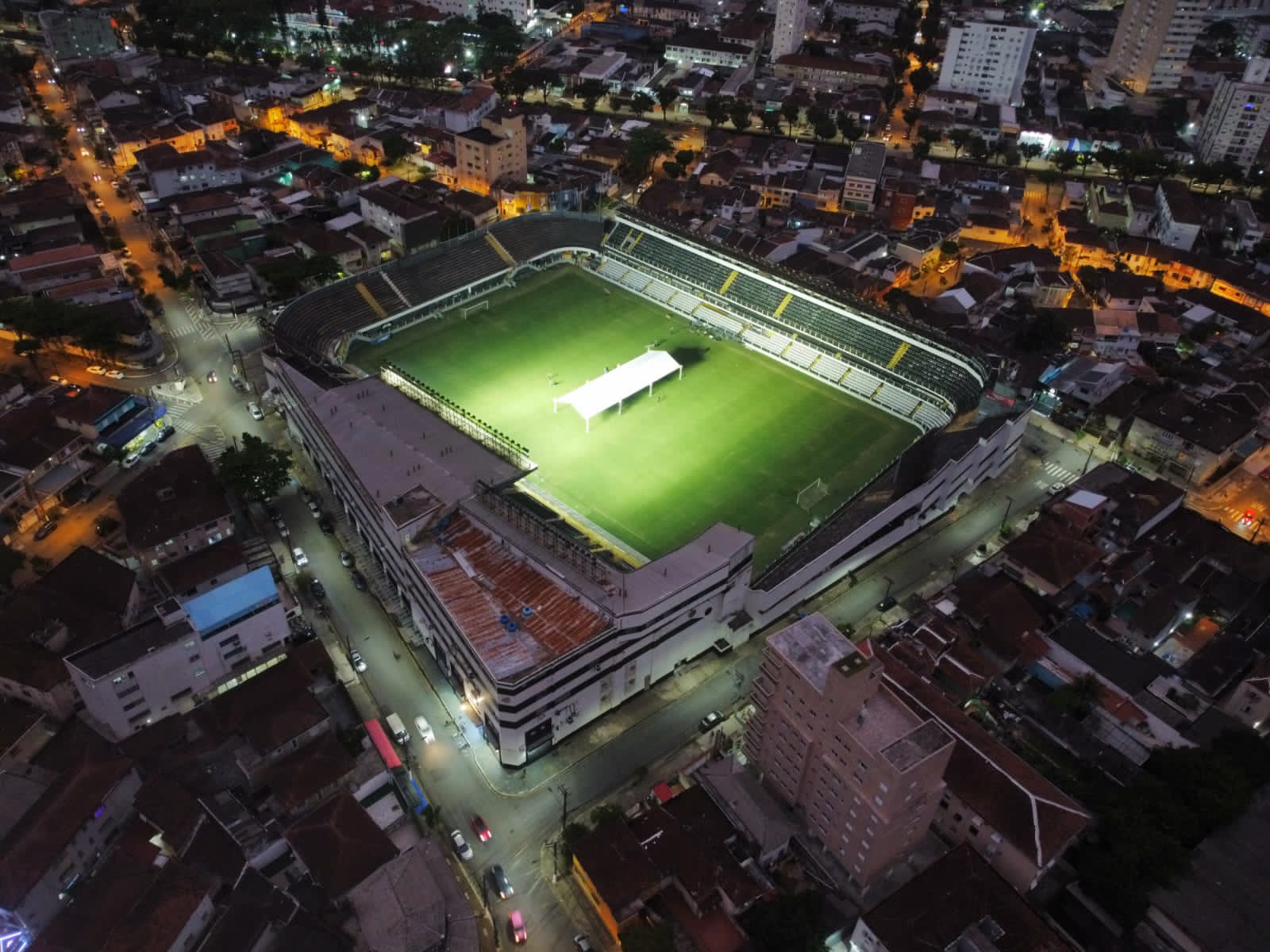 1600x1200 Santos FC prepares tribute to Pelé in Vila Belmiro
