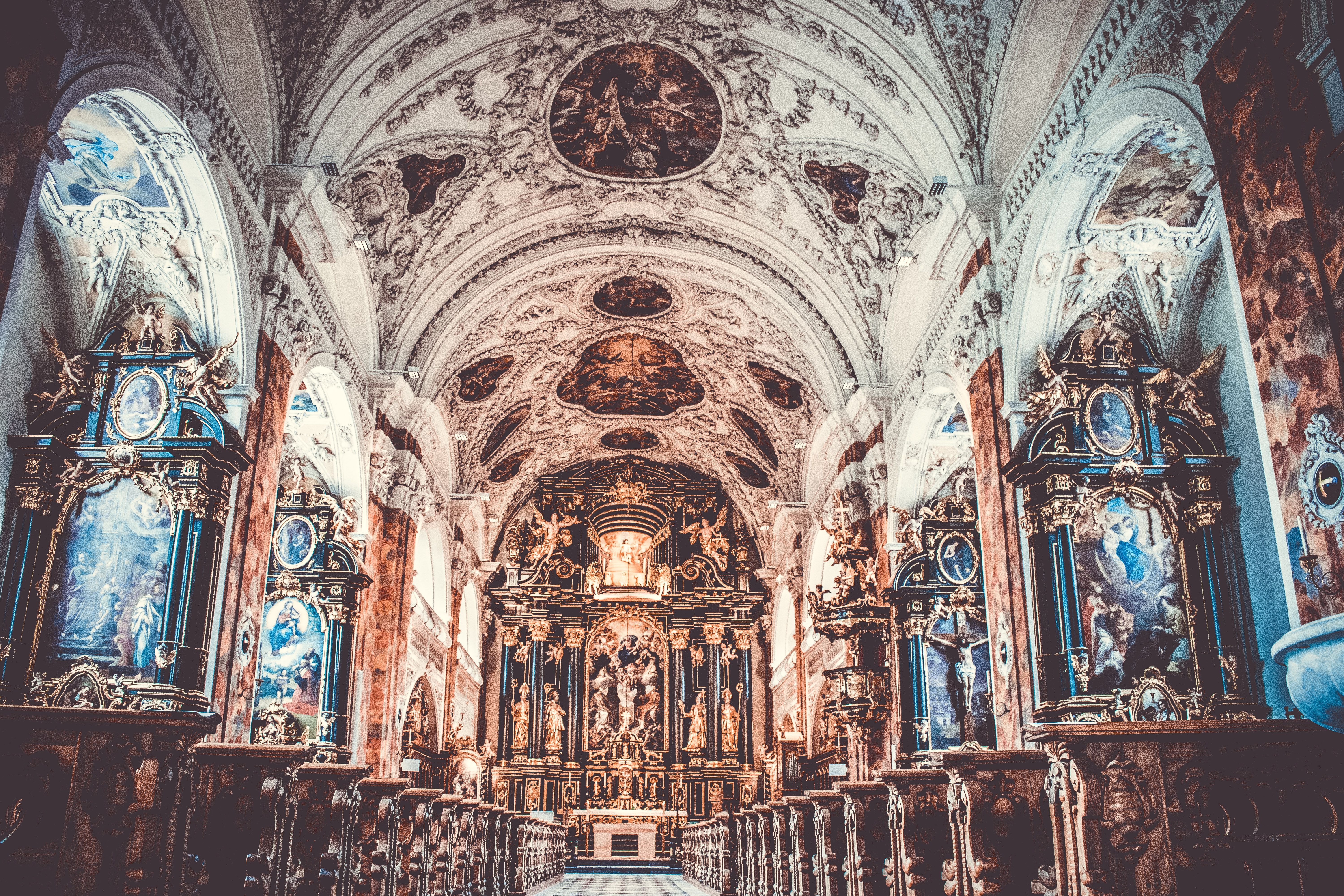 6000x4000 Cathedral Interior View · Free