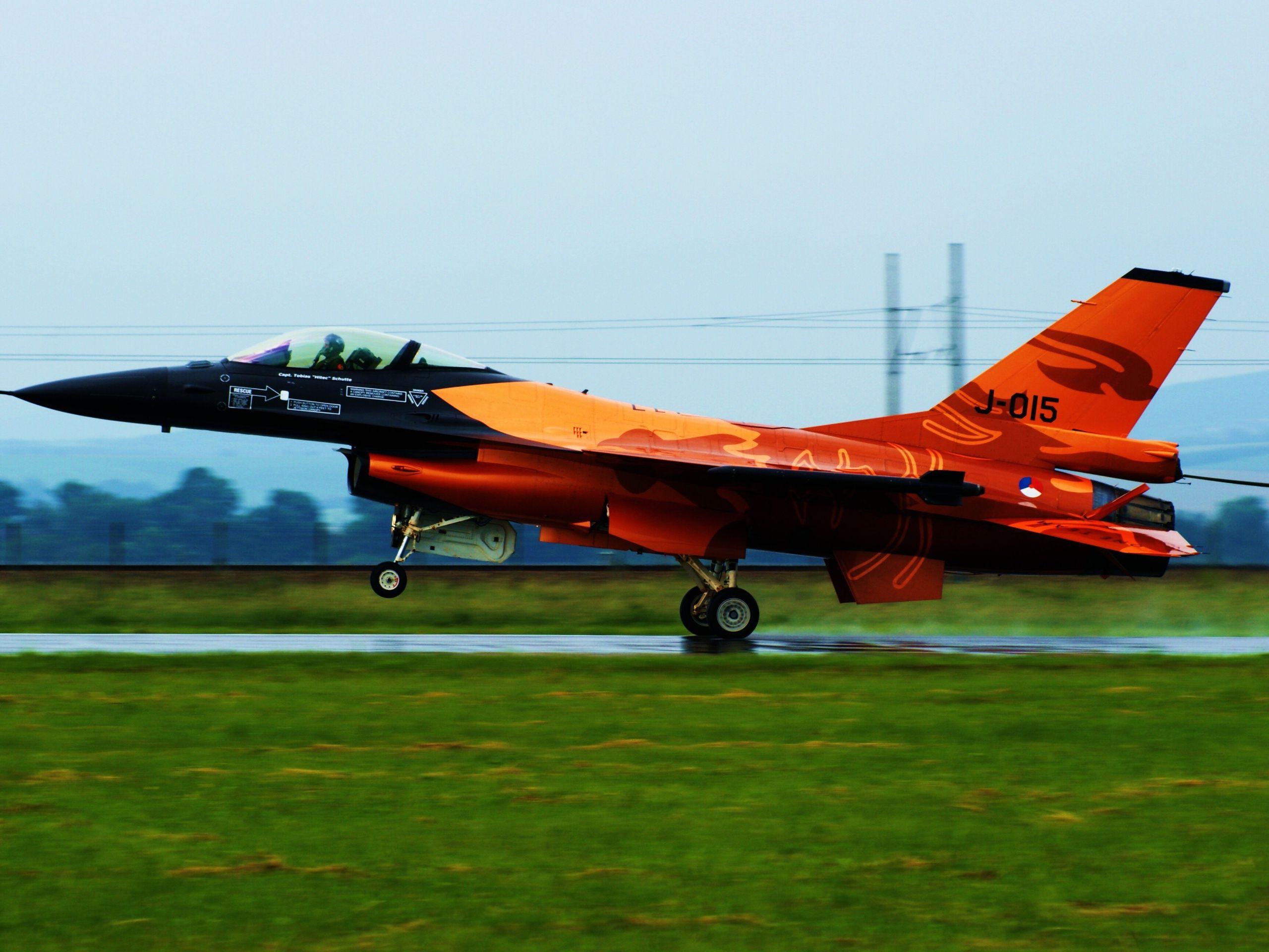 2560x1920 F 16 Wallpaper. F 16