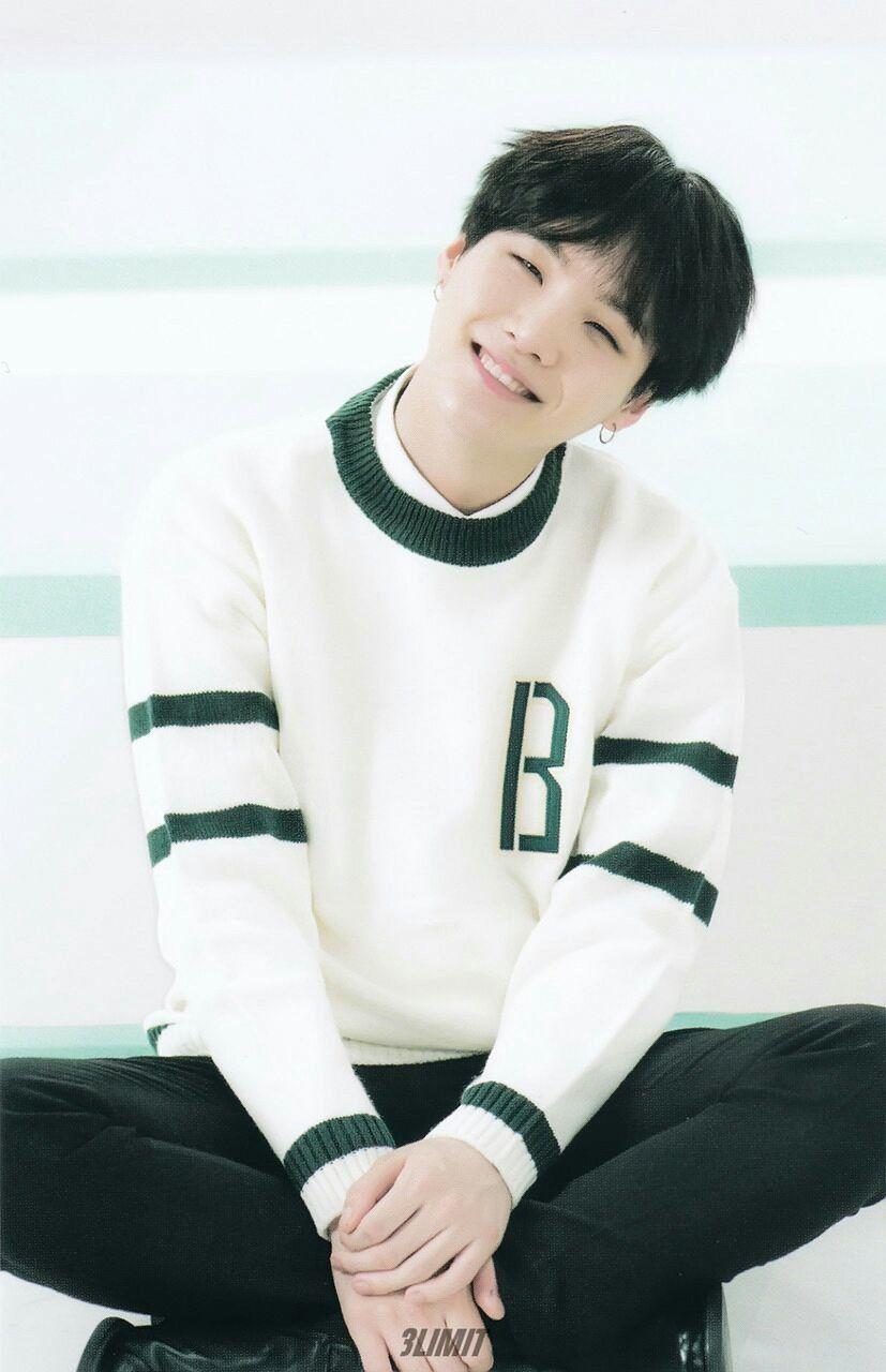 827x1280 Bts Suga Wallpaper In Space Buns Wallpaper