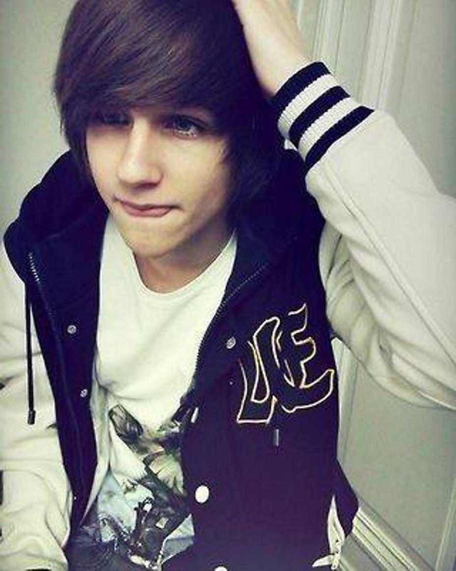 929x1163 Emo Boy Pic