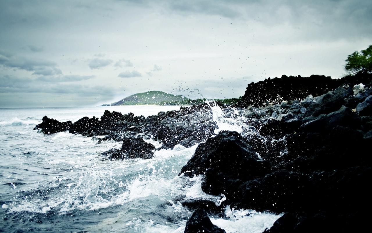 1280x804 Rocks on the shore Wallpaper