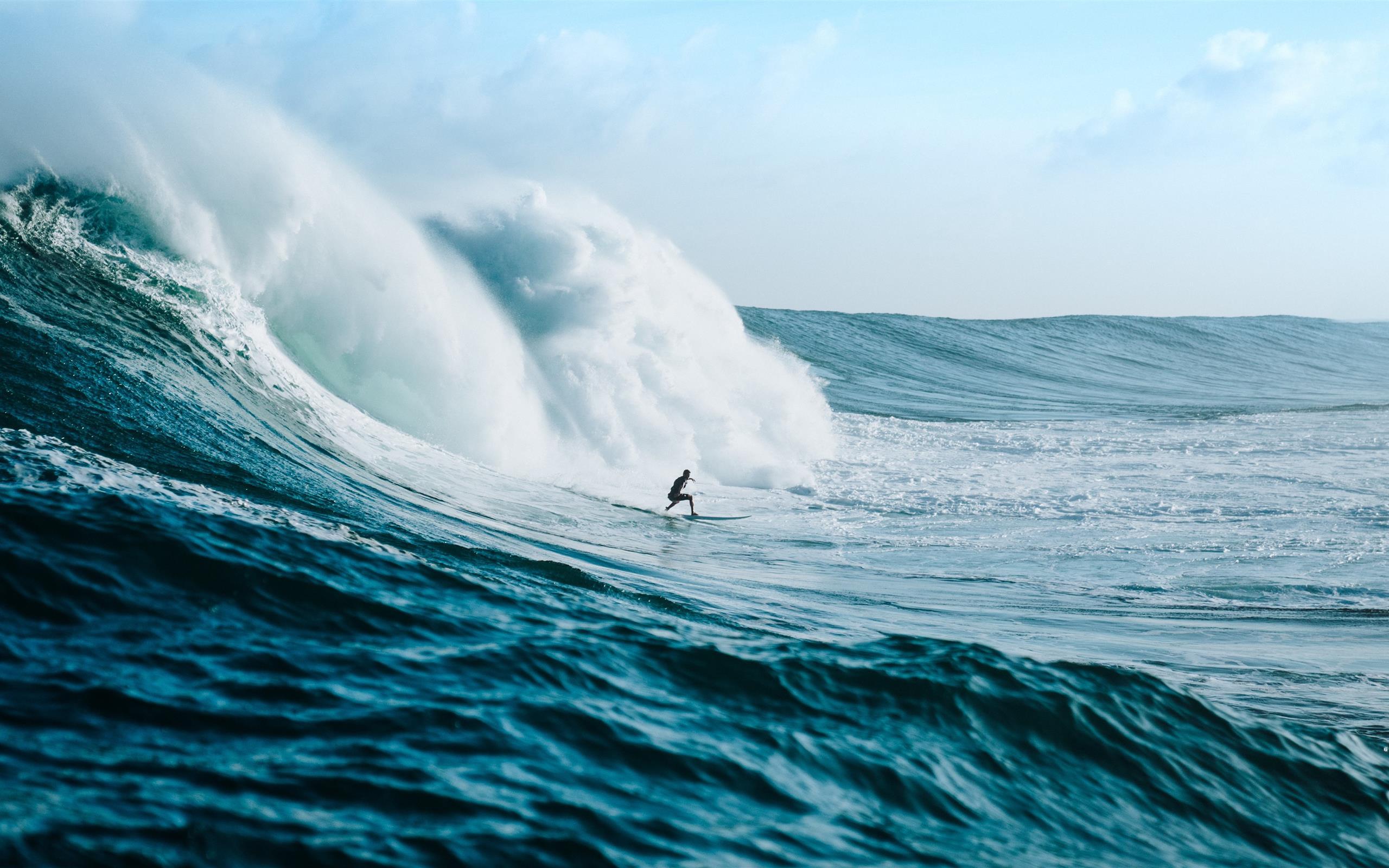 2560x1600 man surfing towards sea waves iMac Wallpaper Download