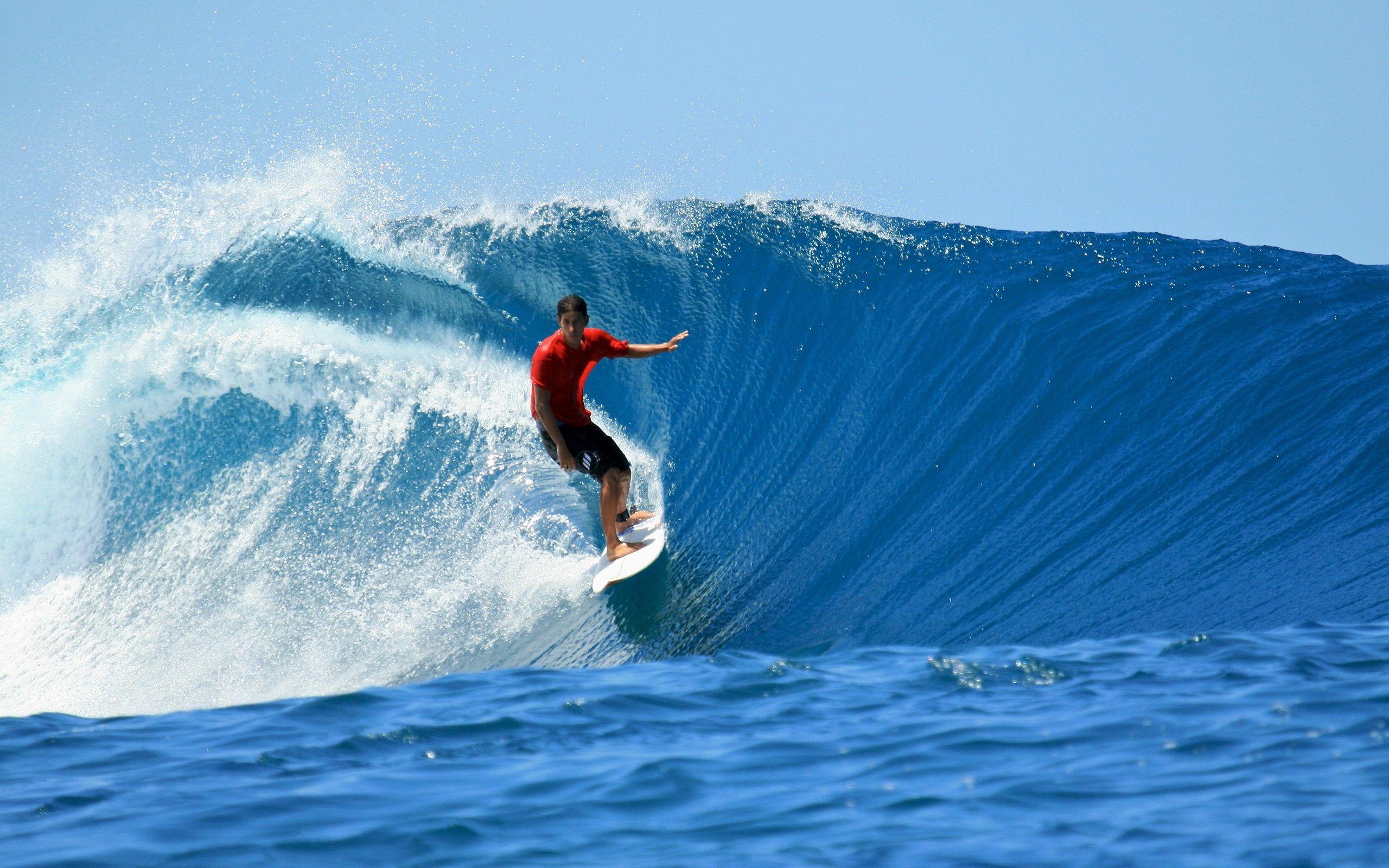 2560x1600 Surfing waves wallpaperx1600