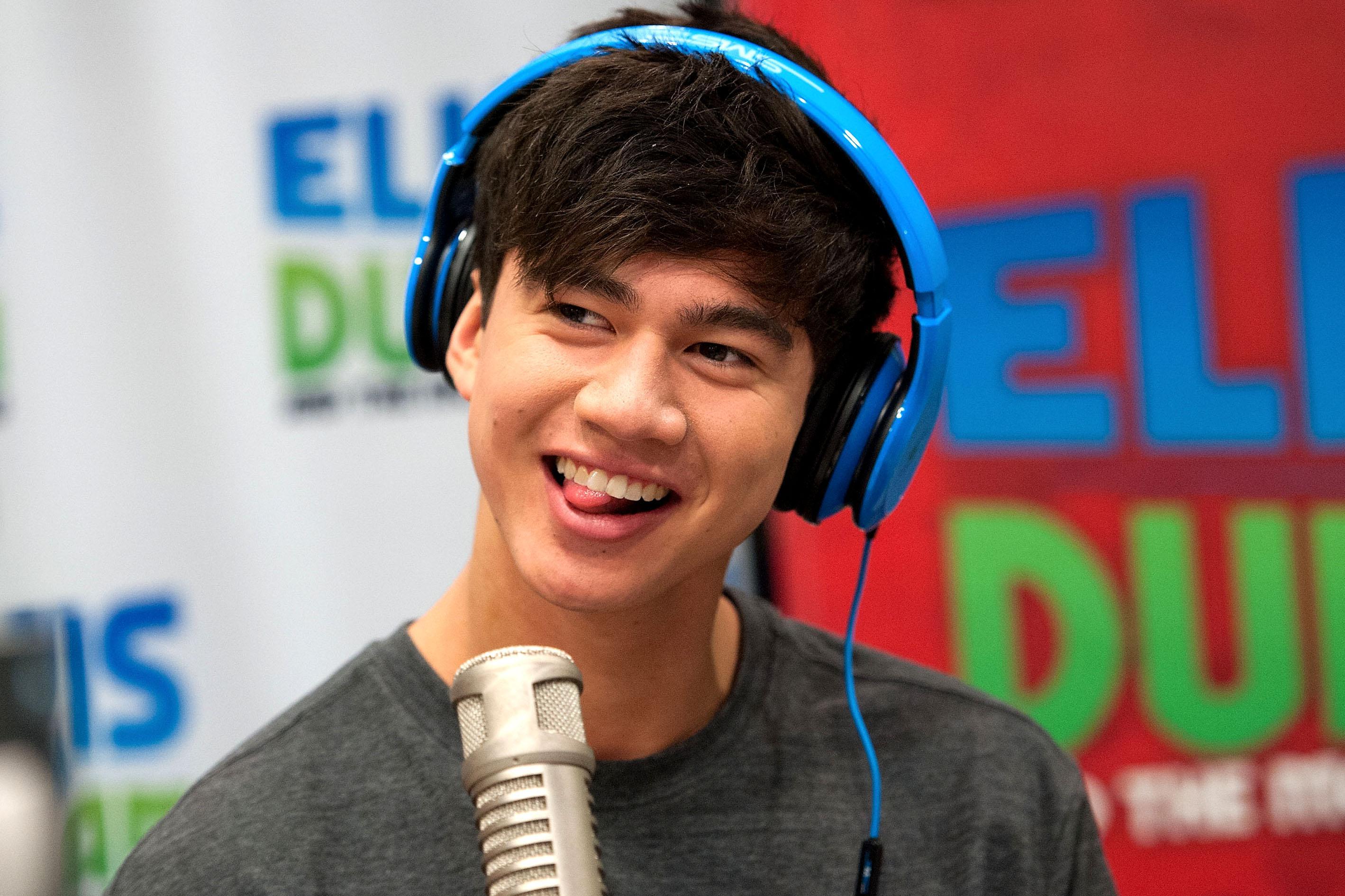 2838x1892 wallpaper calum hood, singer, celebrity, brunette, twitter HD