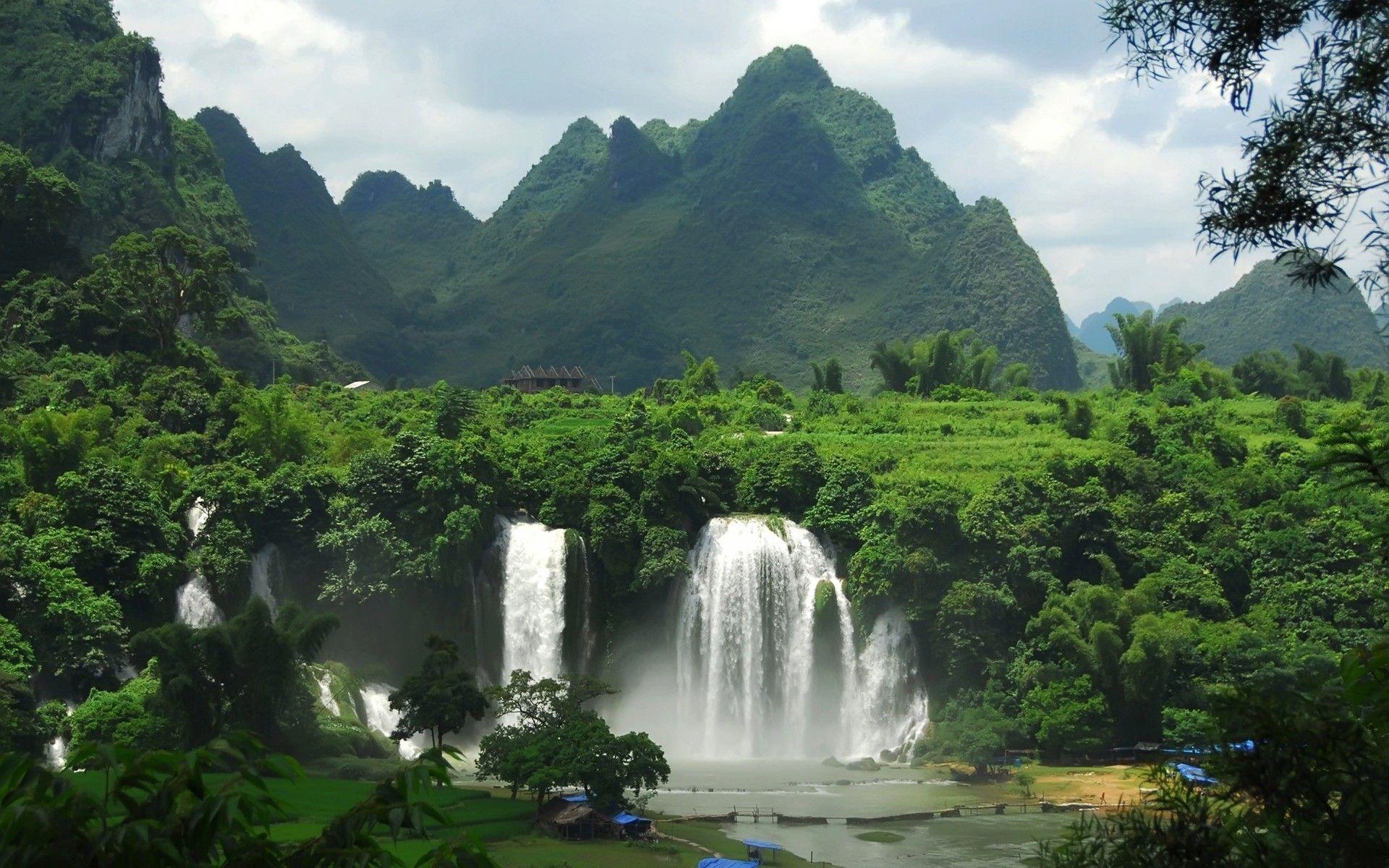 1920x1200 Superb Mountain Waterfall