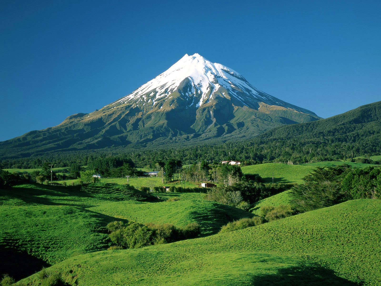 1600x1200 Most Beautiful Mountains Background