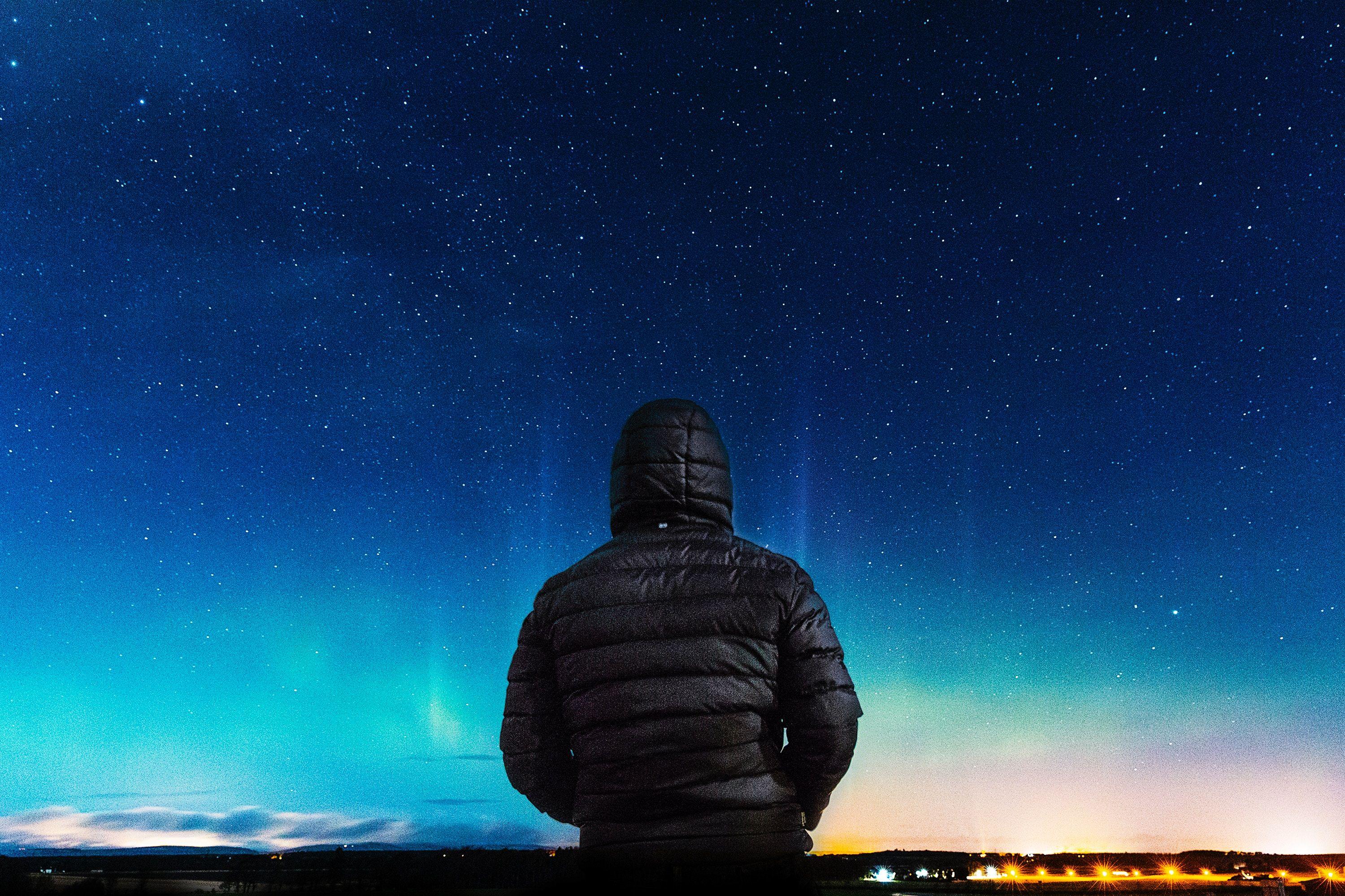 3000x2000 Alone Boy In Hoodie Looking Towards Colorful Sky, HD Photography