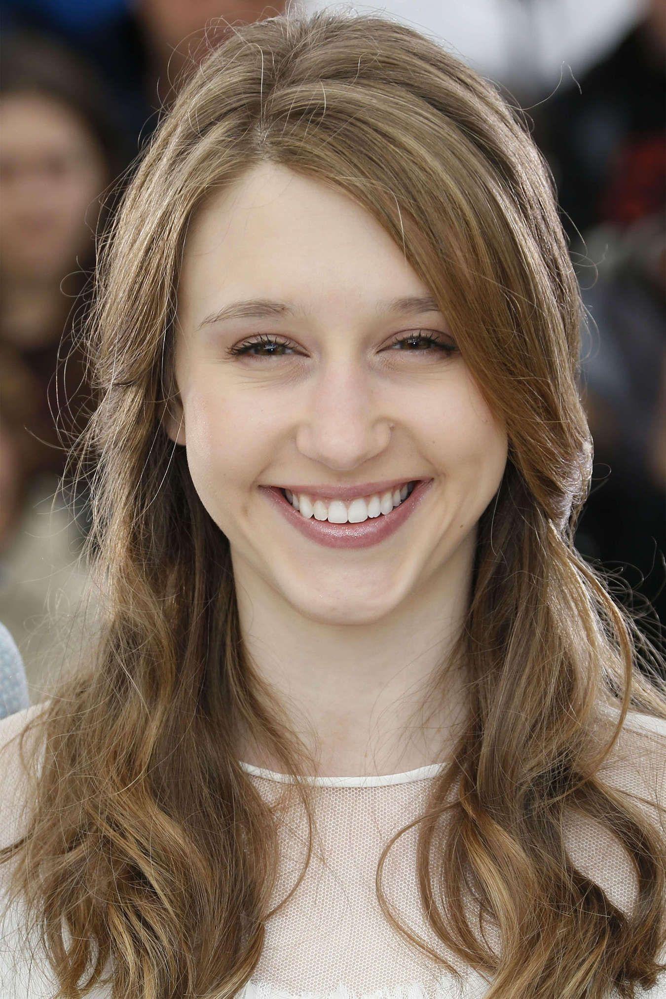 Taissa Farmiga Wallpapers - Top Free Taissa Farmiga Backgrounds