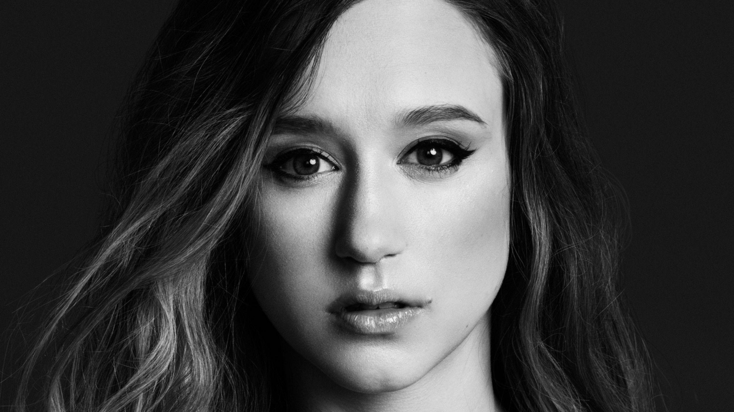 2560x1440 Download 2560x1440 Taissa Farmiga, Actress, Monochrome, Face