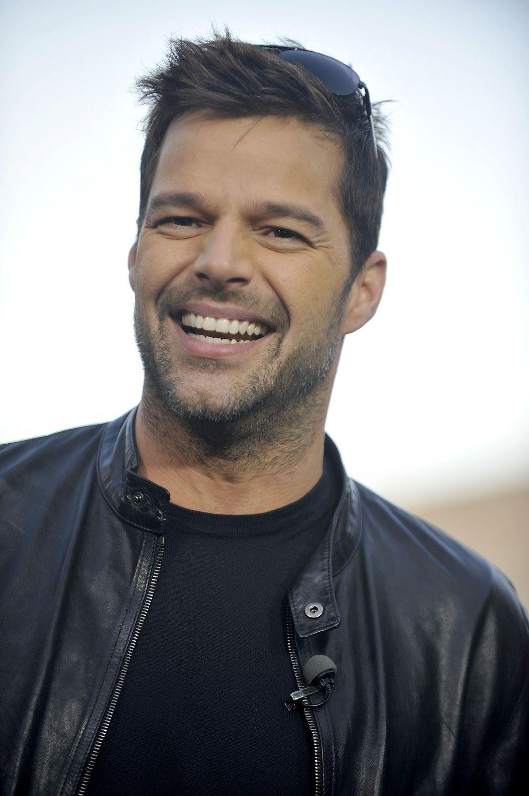 1065x1600 Ricky Martin