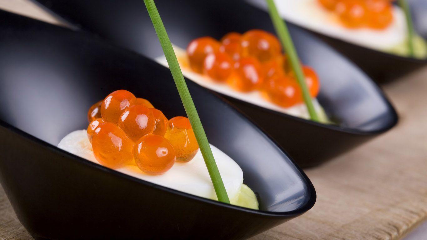 1366x768 Food Sushi Wallpaper