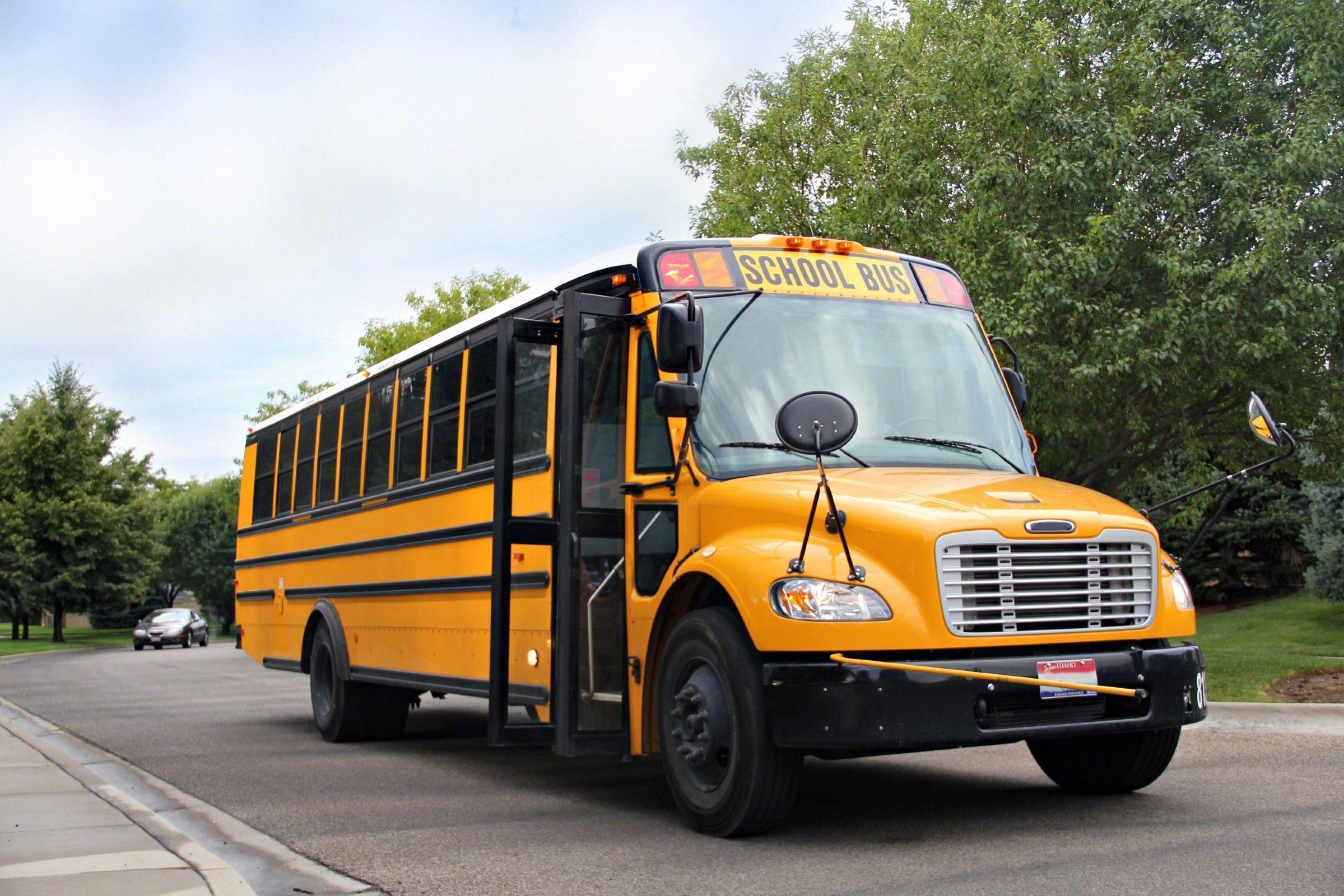 2399x1600 School Bus Wallpaper