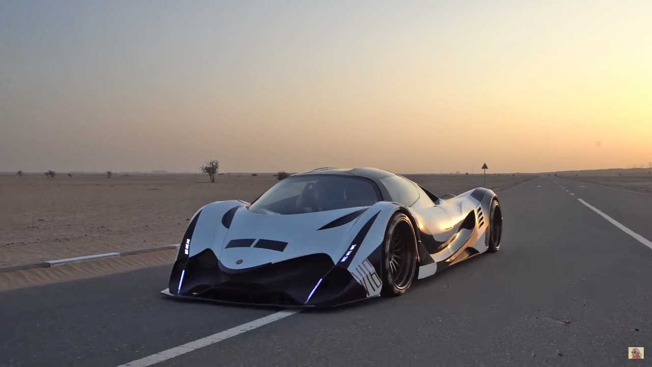 1280x720 See The Devel Sixteen Stampeding Desert Roads Outside Dubai