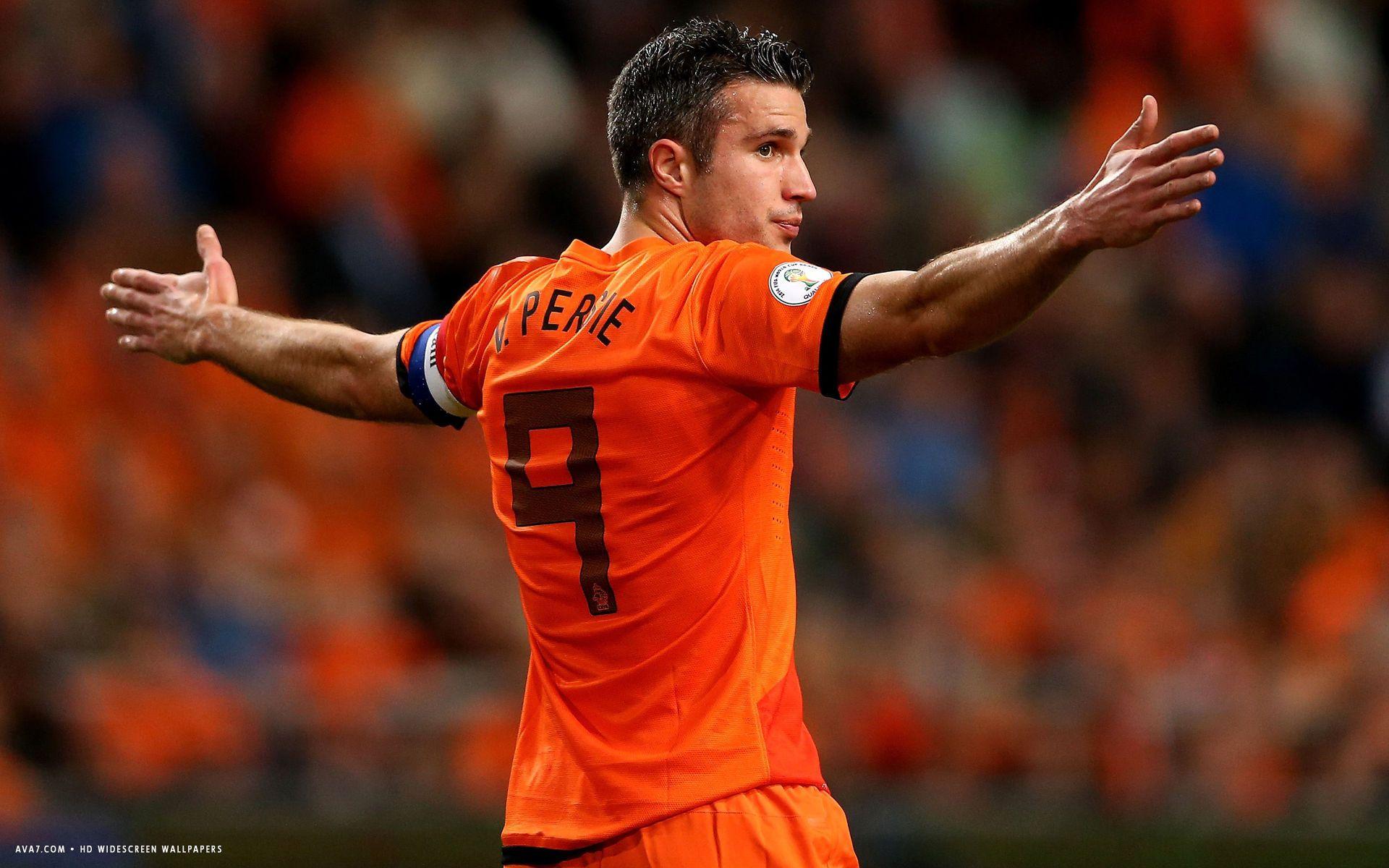 1920x1200 robin van persie football player HD widescreen wallpaper / football players background