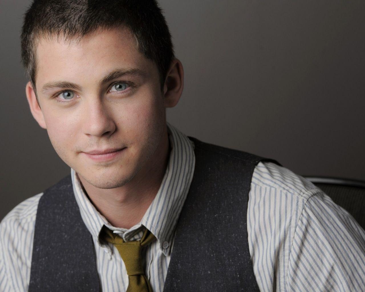 Logan Lerman Wallpapers - Top Free Logan Lerman Backgrounds