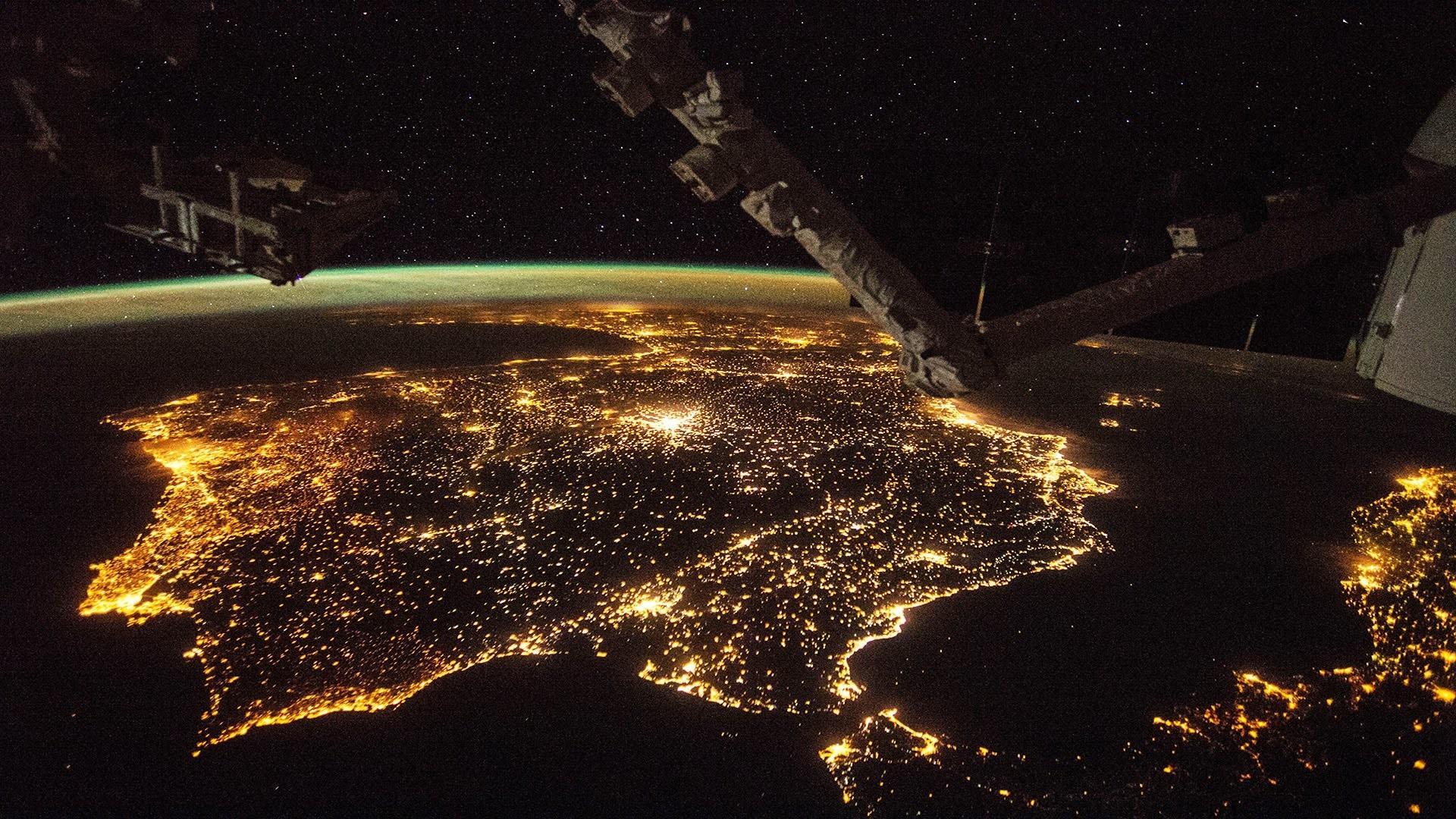Iss wallpapers top free iss backgrounds wallpaperaccess