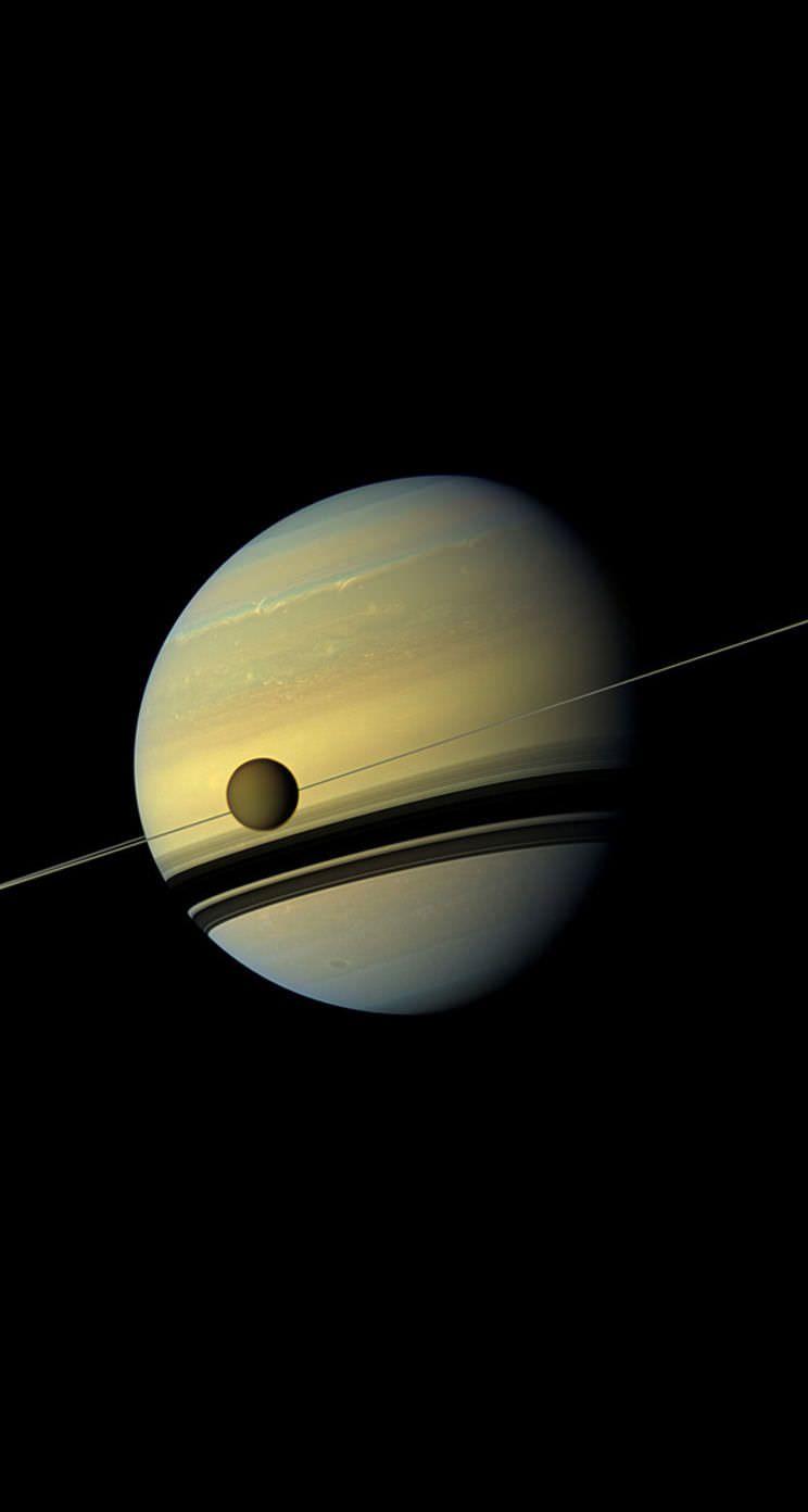 744x1392 Saturn 5 Wallpaper
