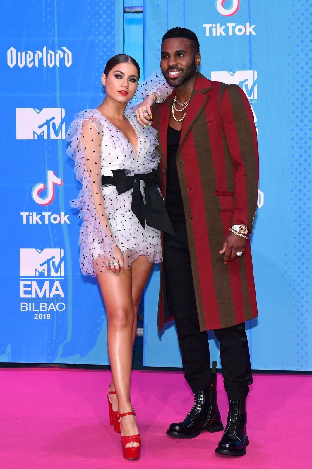 1066x1600 Sofia Reyes wearing SS19 with Jason Derulo at the MTV EMAs