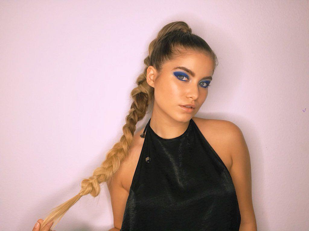 1024x768 Sofía Reyes can you please do my makeup