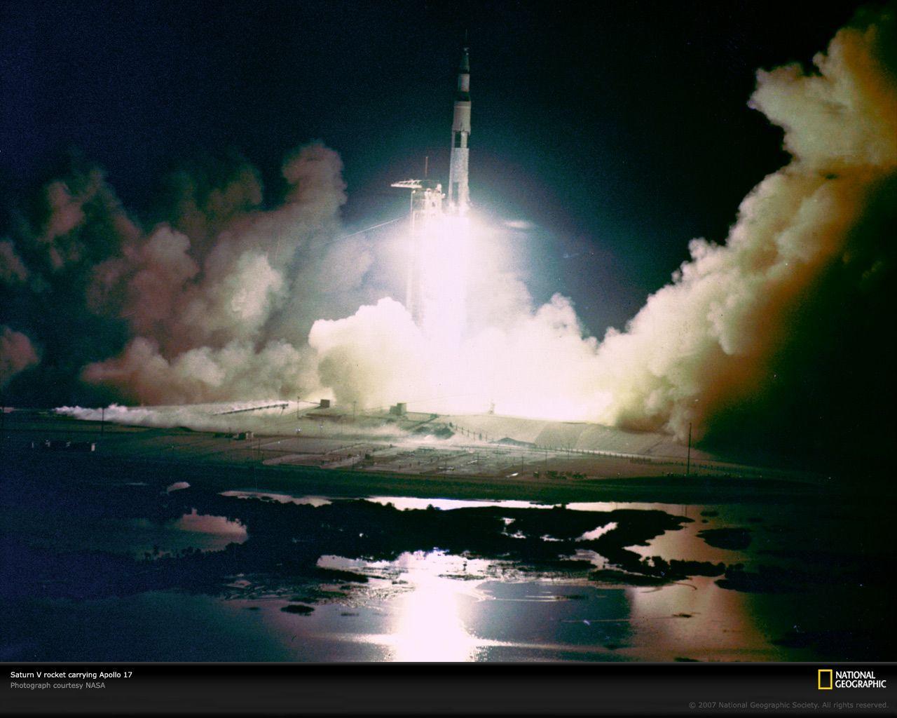 1280x1024 Stunning Saturn V Wallpaper