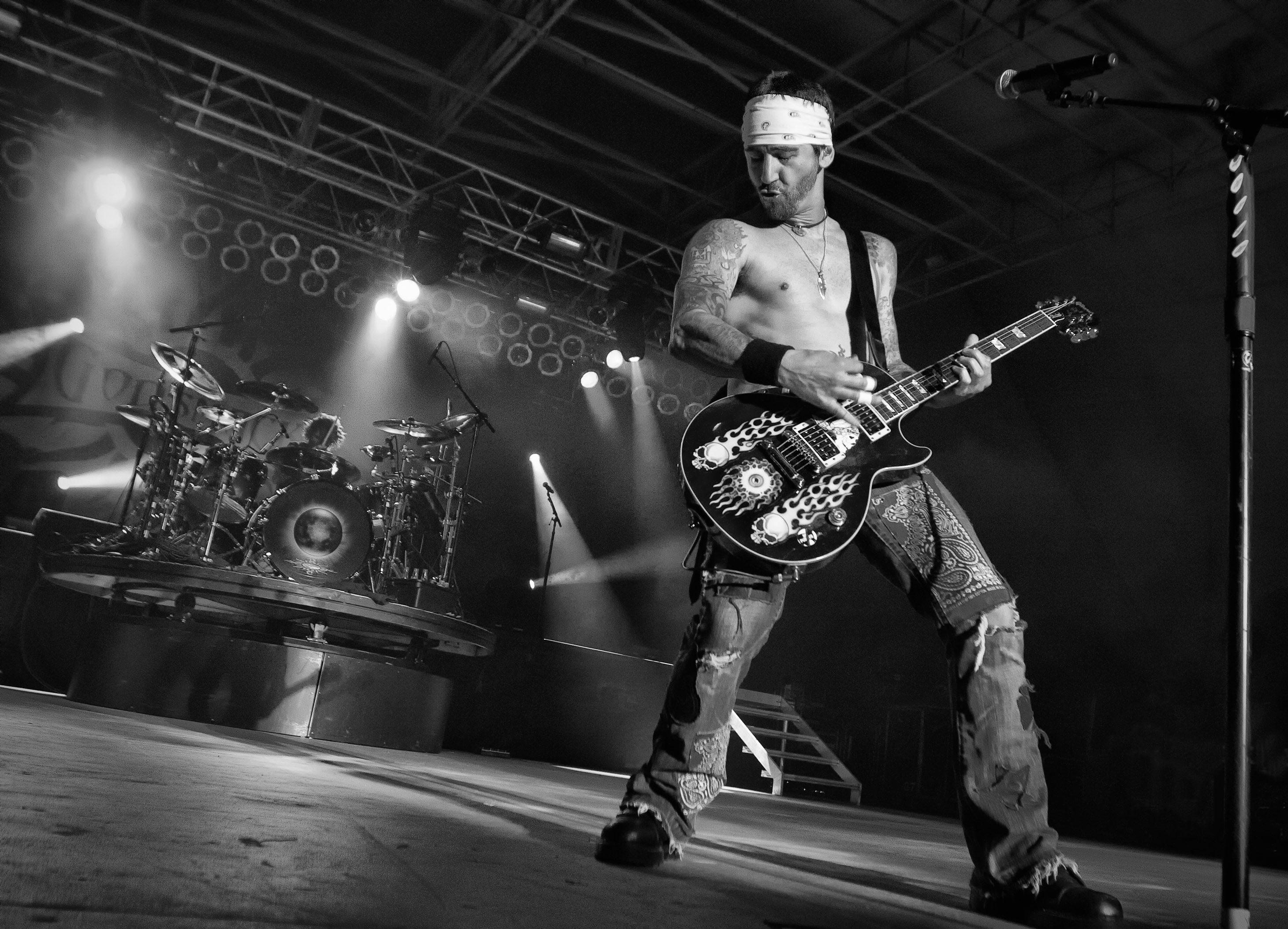 2921x2107 Godsmack Tour