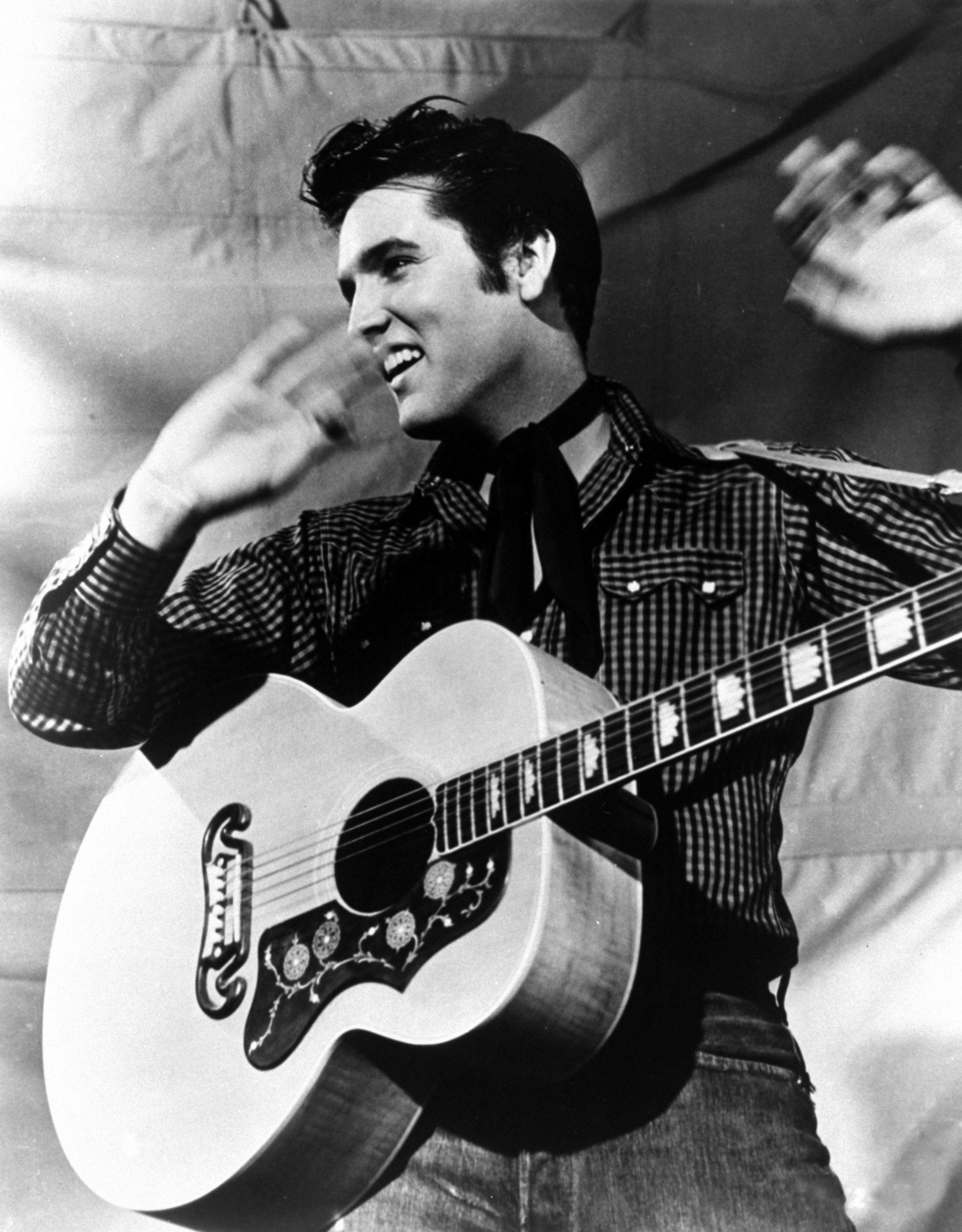 2000x2560 Elvis Presley Photo
