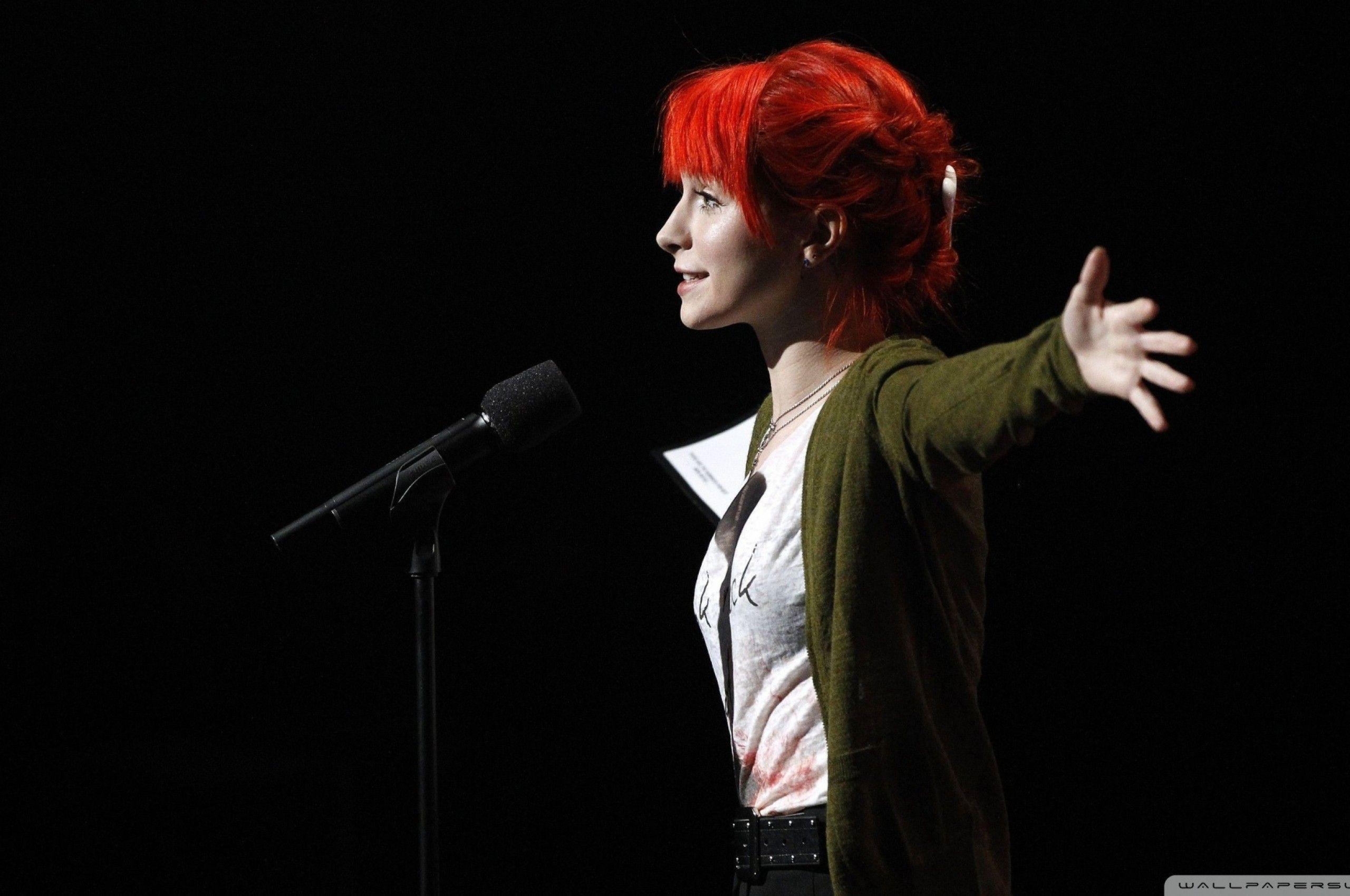 2560x1700 Download 2560x1700 Hayley Williams, Profile View, Singer, Mic