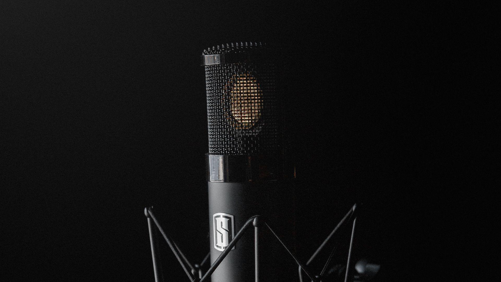 1920x1080 Studio Microphone Wallpaper