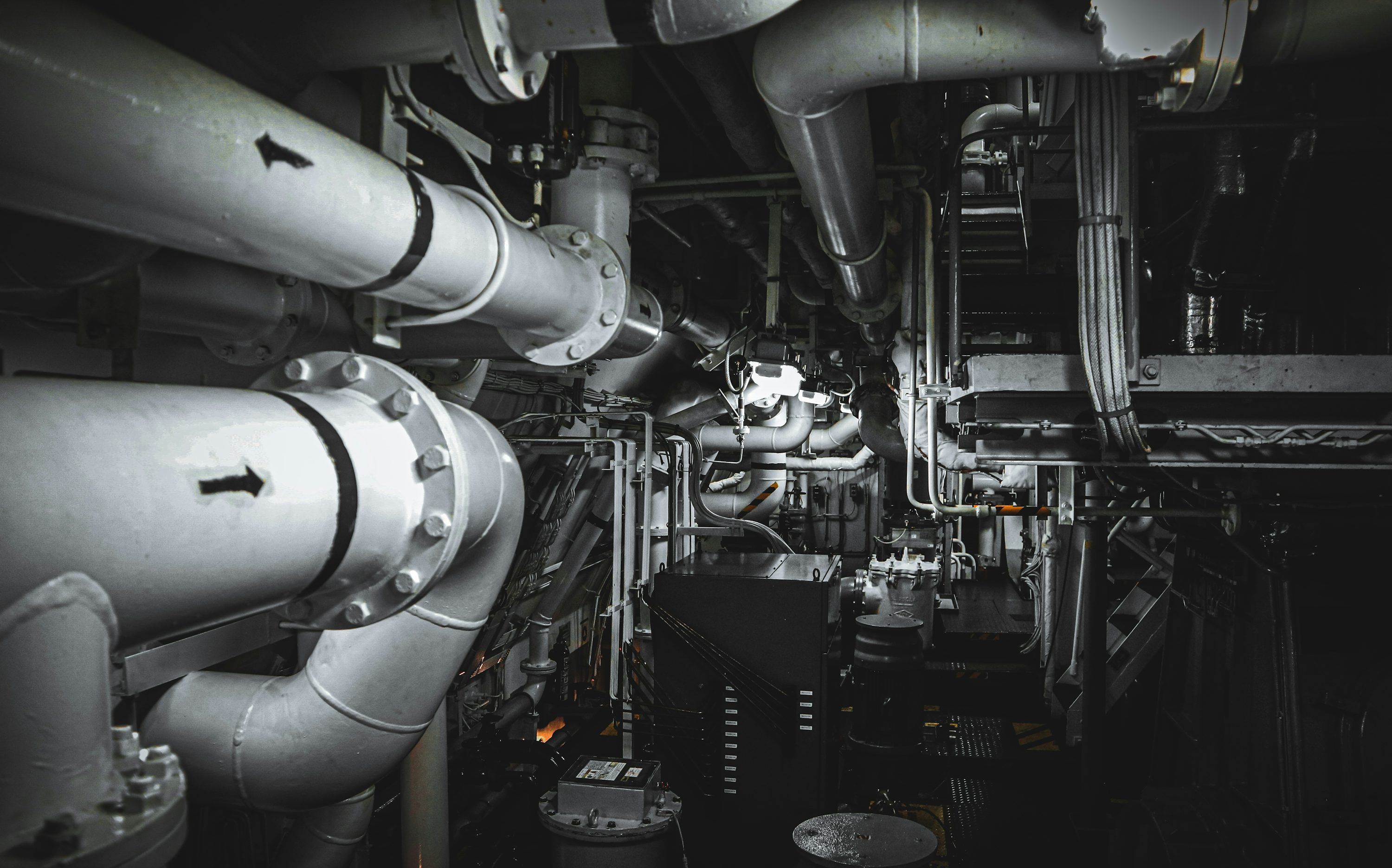 3000x1872 Engine Room Picture. Download Free Image